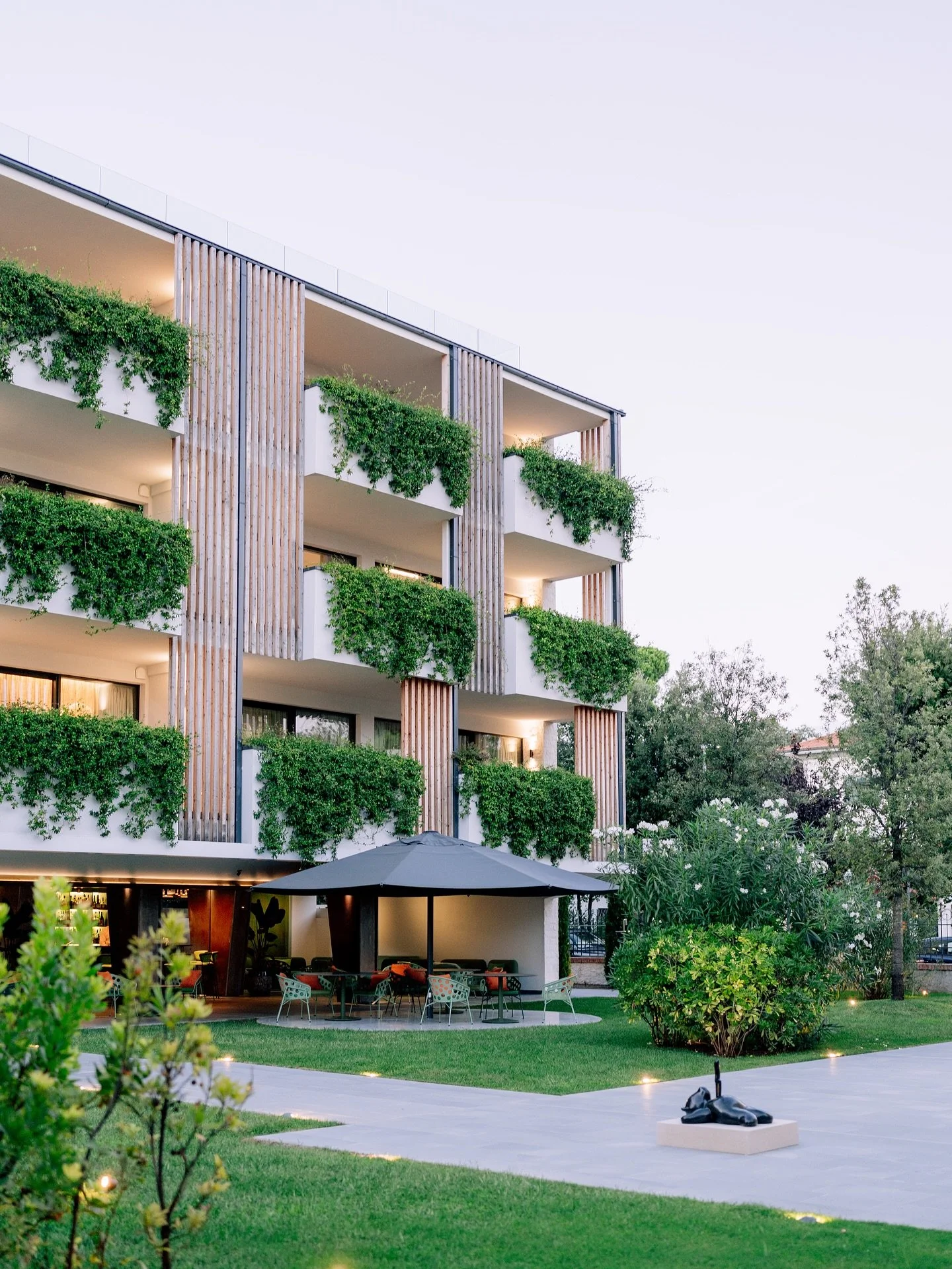 Where in-the-know travelers go for a chic beach escape on the Tuscan coast ✨

At the heart of it all is @hotel.byron &mdash; a boutique hotel right on the seafront with 47 rooms and suites, Michelin-starred dining, a pool, and impeccable service. Per