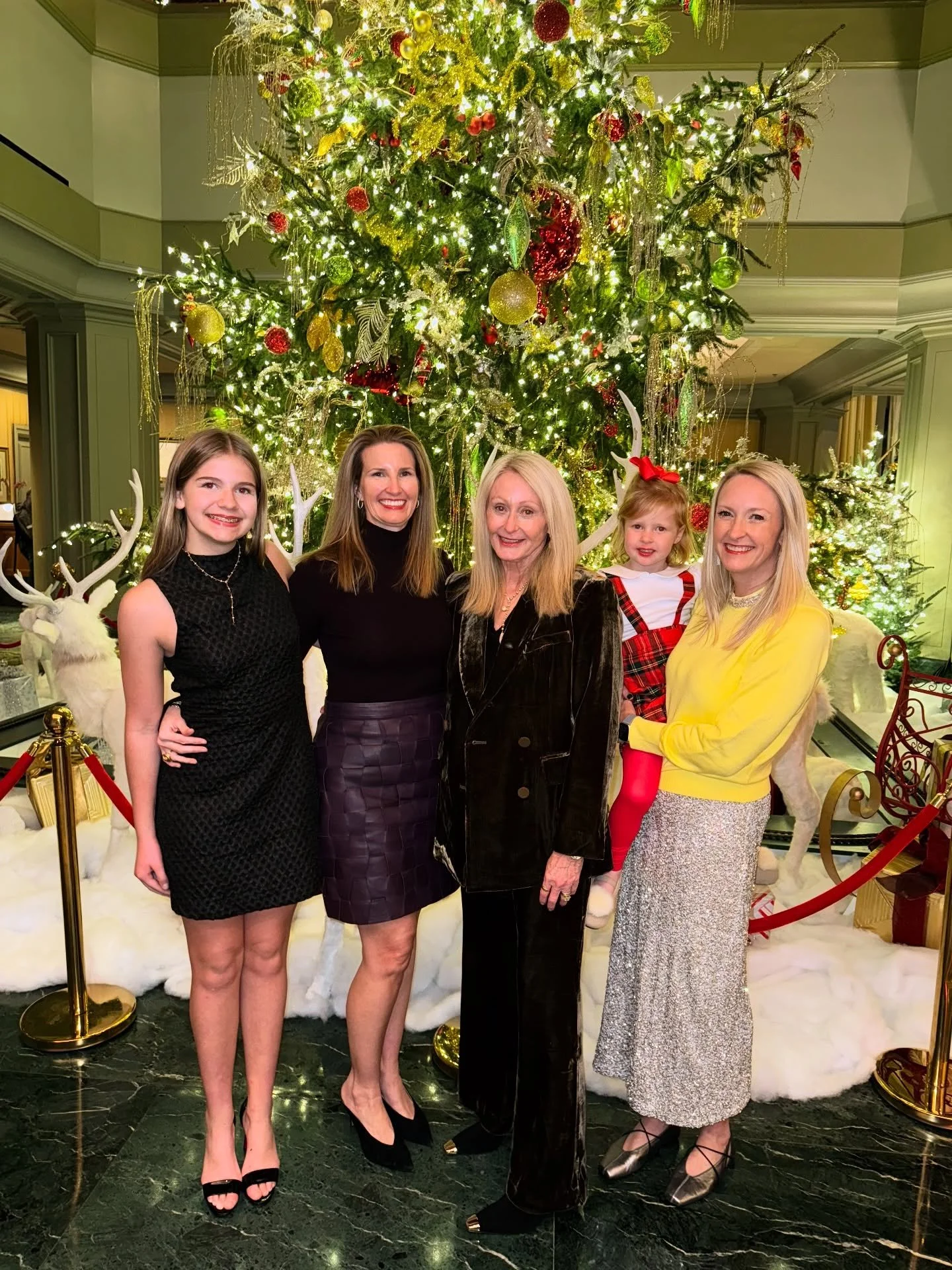 Keeping Christmas traditions alive at @thewindsorcourt 🎄

#Christmas2025 #FamilyTraditions #WindsorCourt #TeaTime