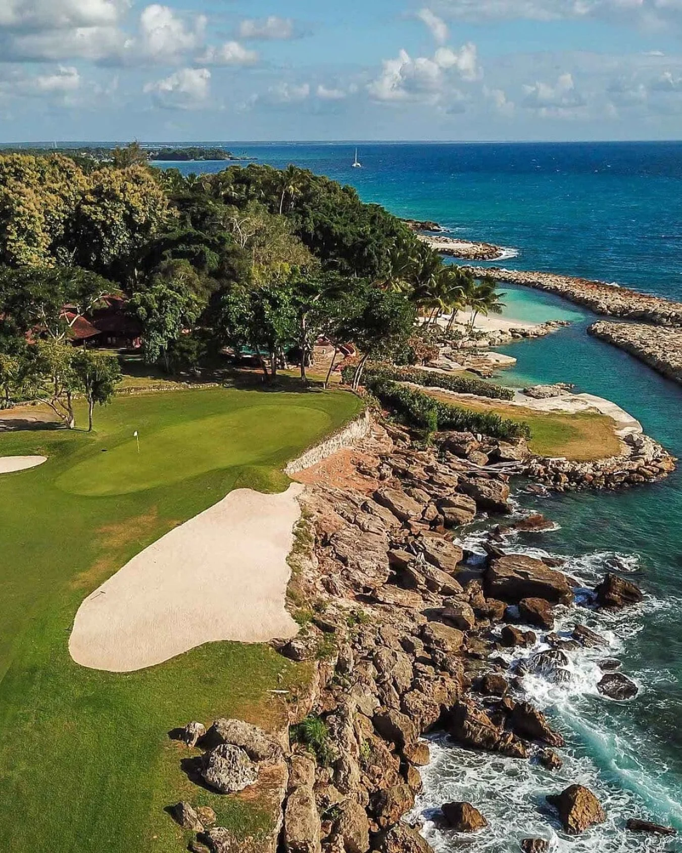 ✨Travel Tip✨
Now&rsquo;s the time to lock in both Mardi Gras and Spring Break!

With Mardi Gras overlapping Presidents Day this year, availability is already tight and prices are on the rise.  And Spring Break?  Always one of the busiest travel times