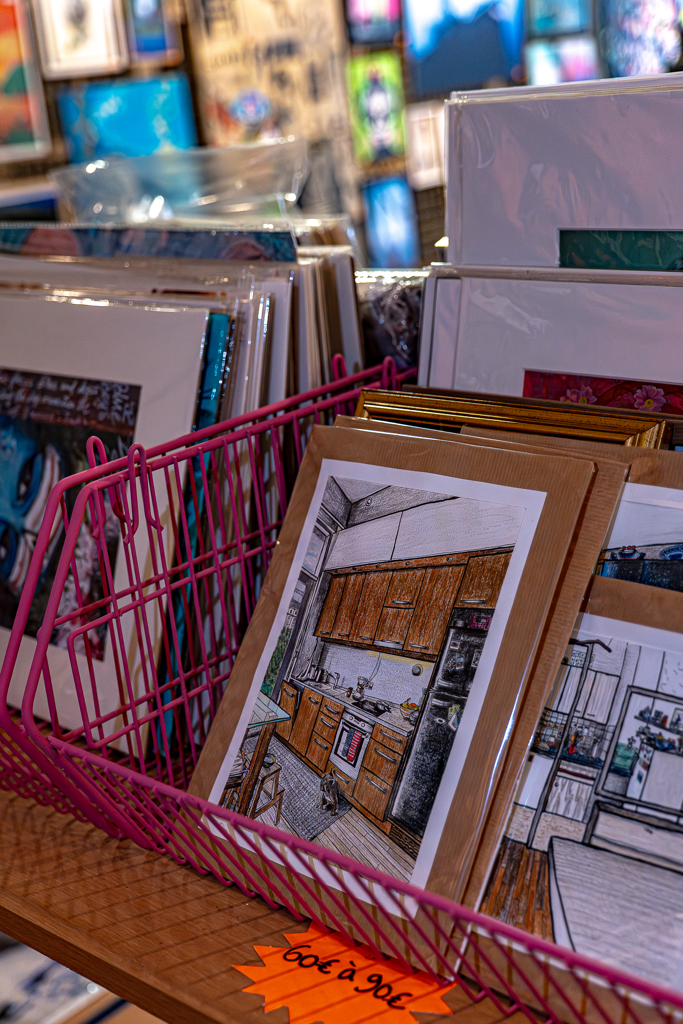   Créations locales exposées lors du Pop Hop BAzaar, Fort Napoléon, La Seyne-sur-Mer, 2025. Pièces uniques et numérotées qui célèbrent le talent et la créativité des artistes de notre région. Photographie © Laizzlie  