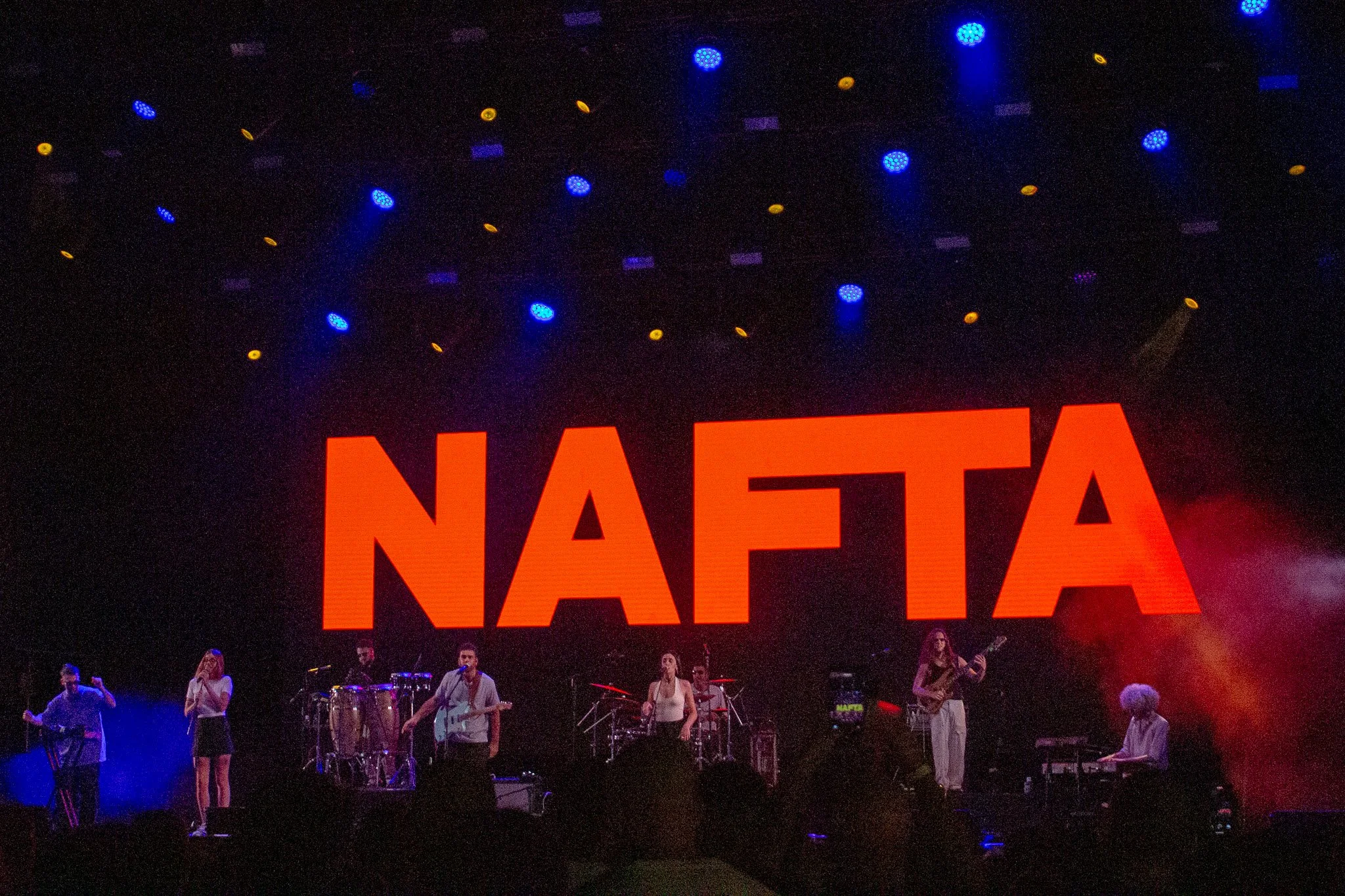 La banda argentina NAFTA arriba del escenario en el festival Alma Barcelona.