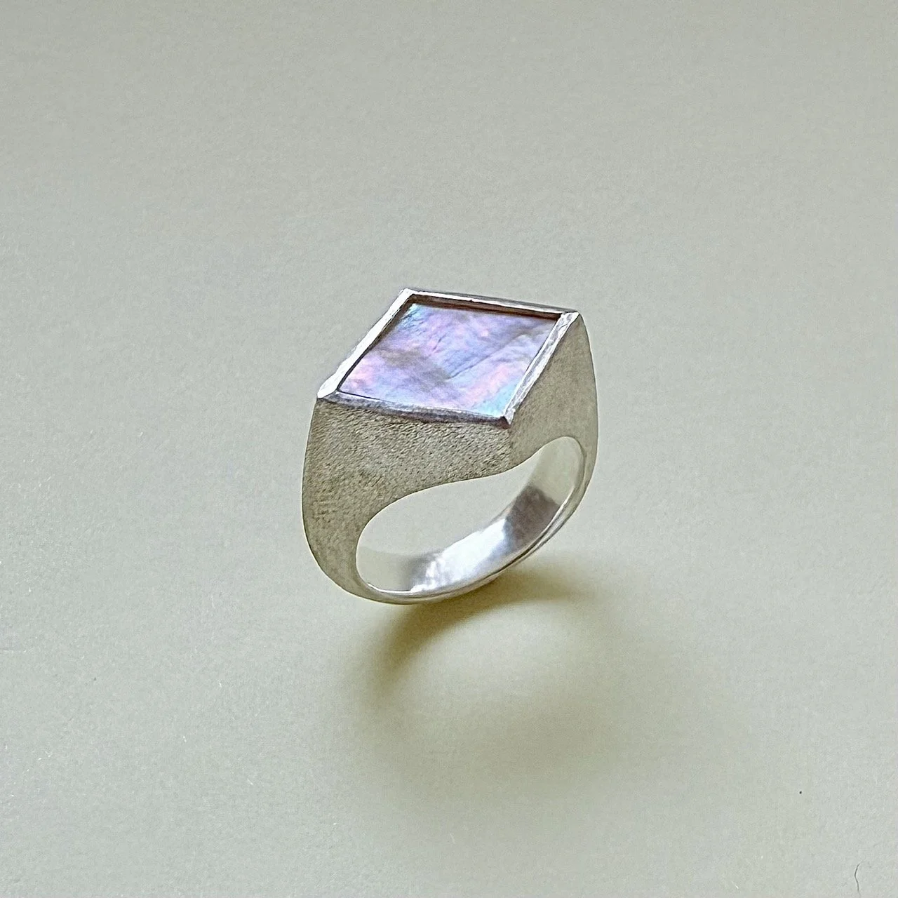fwd-jewellery-ring-pearl Perlmutt raute unisex silber  Unikat