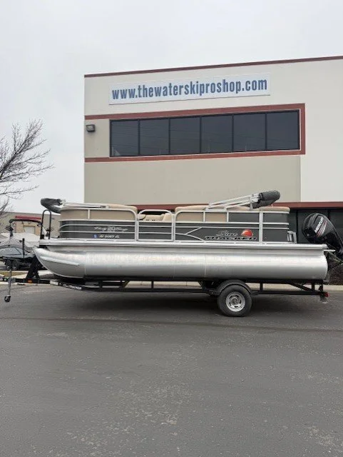 2016 Sun Tracker Party Barge 20 DLX