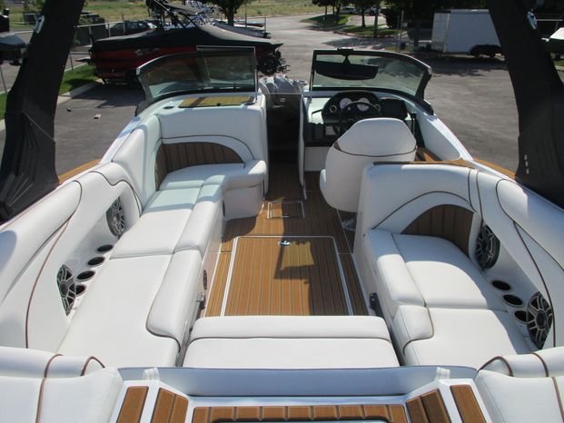 2023 MB B52 23' Alpha Interior.jpg