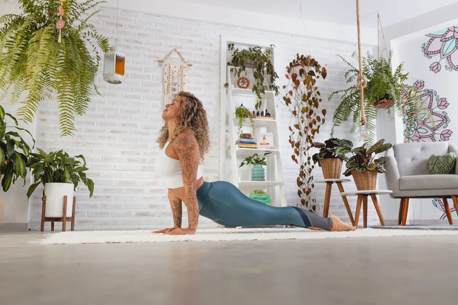 Manu Goetz conduzindo prática no studio