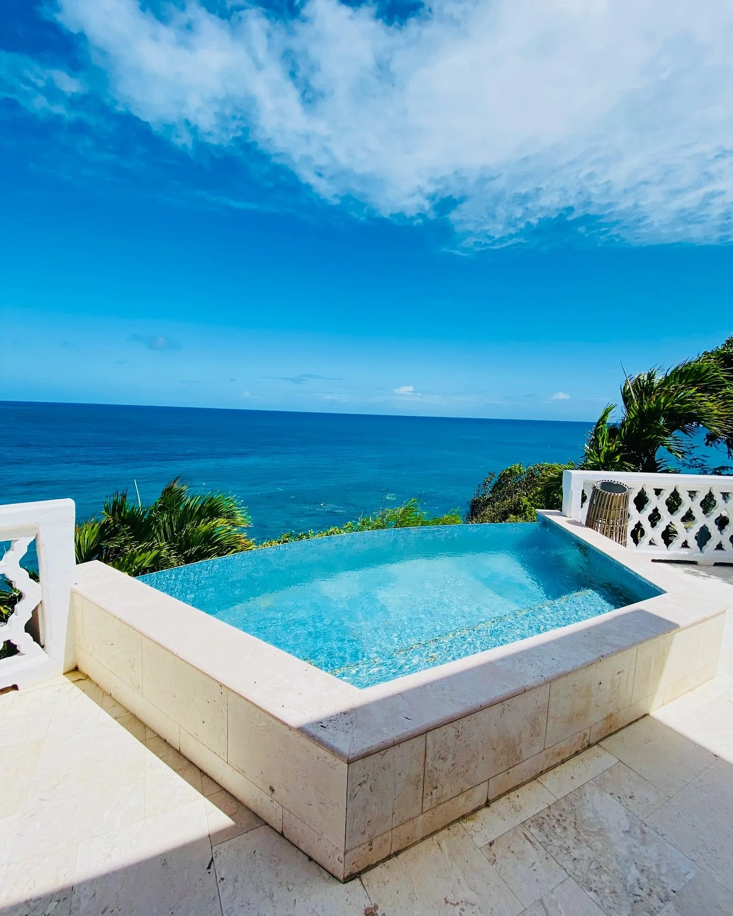 Spring break plotting is in full swing for a family of five, and we&rsquo;ve narrowed it down to two dreamy contenders: 

🌴✨ Fairmont Royal Pavilion in Barbados vs. Curtain Bluff in Antigua.

📍 Fairmont Royal Pavilion &ndash; Barbados
	&bull;	Home 