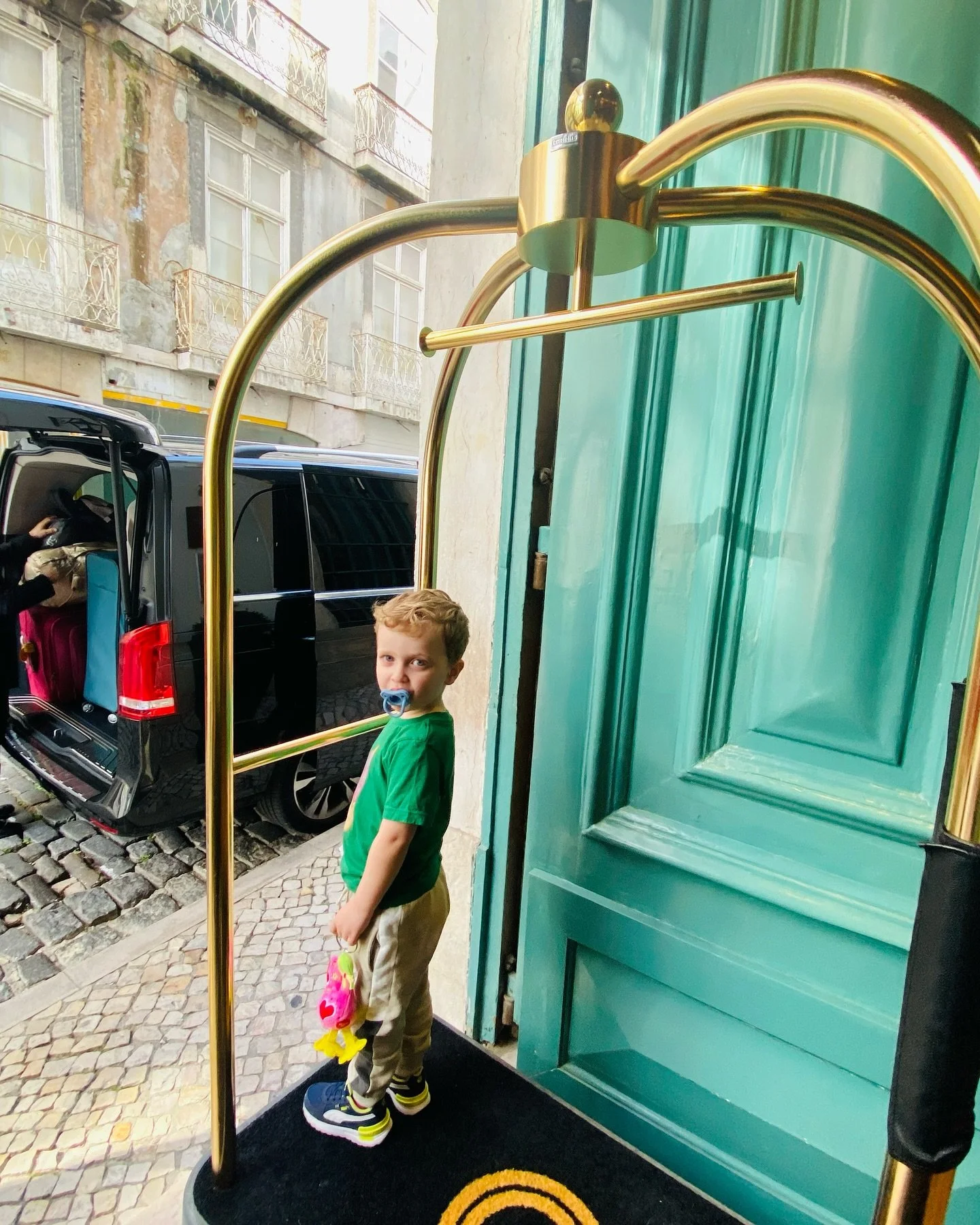 ✈️ Family travel isn&rsquo;t just a getaway&mdash;it&rsquo;s a classroom on wheels (or wings).
 From that first snowy morning in NYC to watching gondolas glide through Venice, travel teaches kids more than textbooks ever could.

🌍 What they learn al