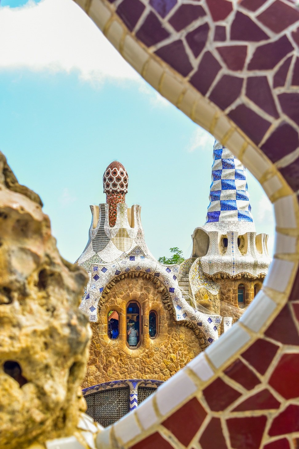 Barcelona-Parc-Guell-closeup.jpg