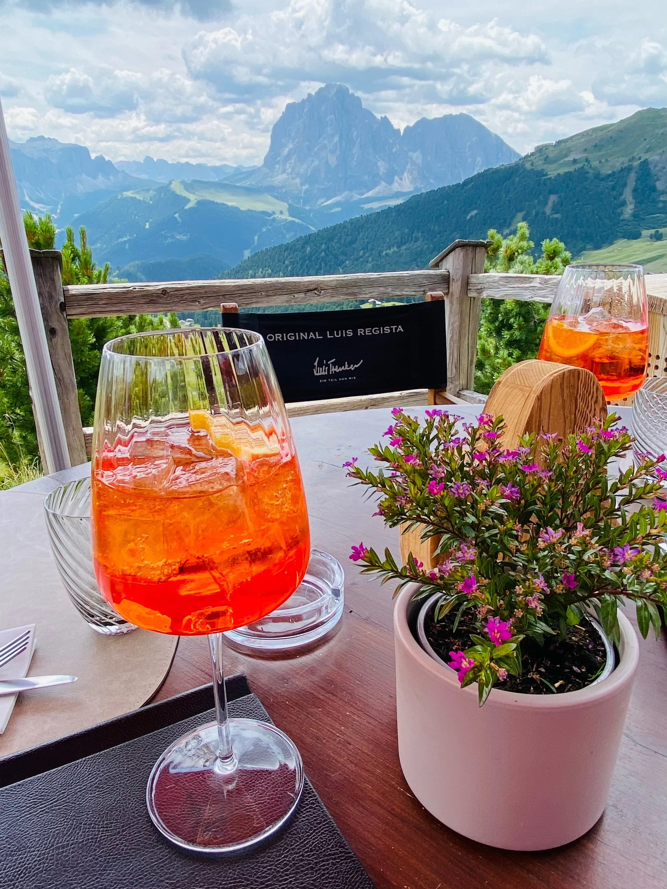 🏔️ The Dolomites aren&rsquo;t just a winter destination. Summer is when they truly shine.

Spend your days hiking alpine trails, biking through mountain valleys, riding panoramic cable cars, paddling crystal-clear lakes, and enjoying some of the fre