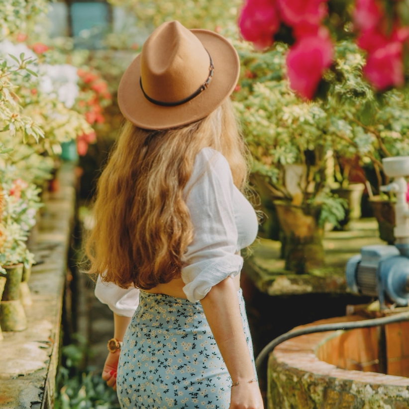 Gardeners and garden lovers exploring Britain’s renowned gardens with special access.
