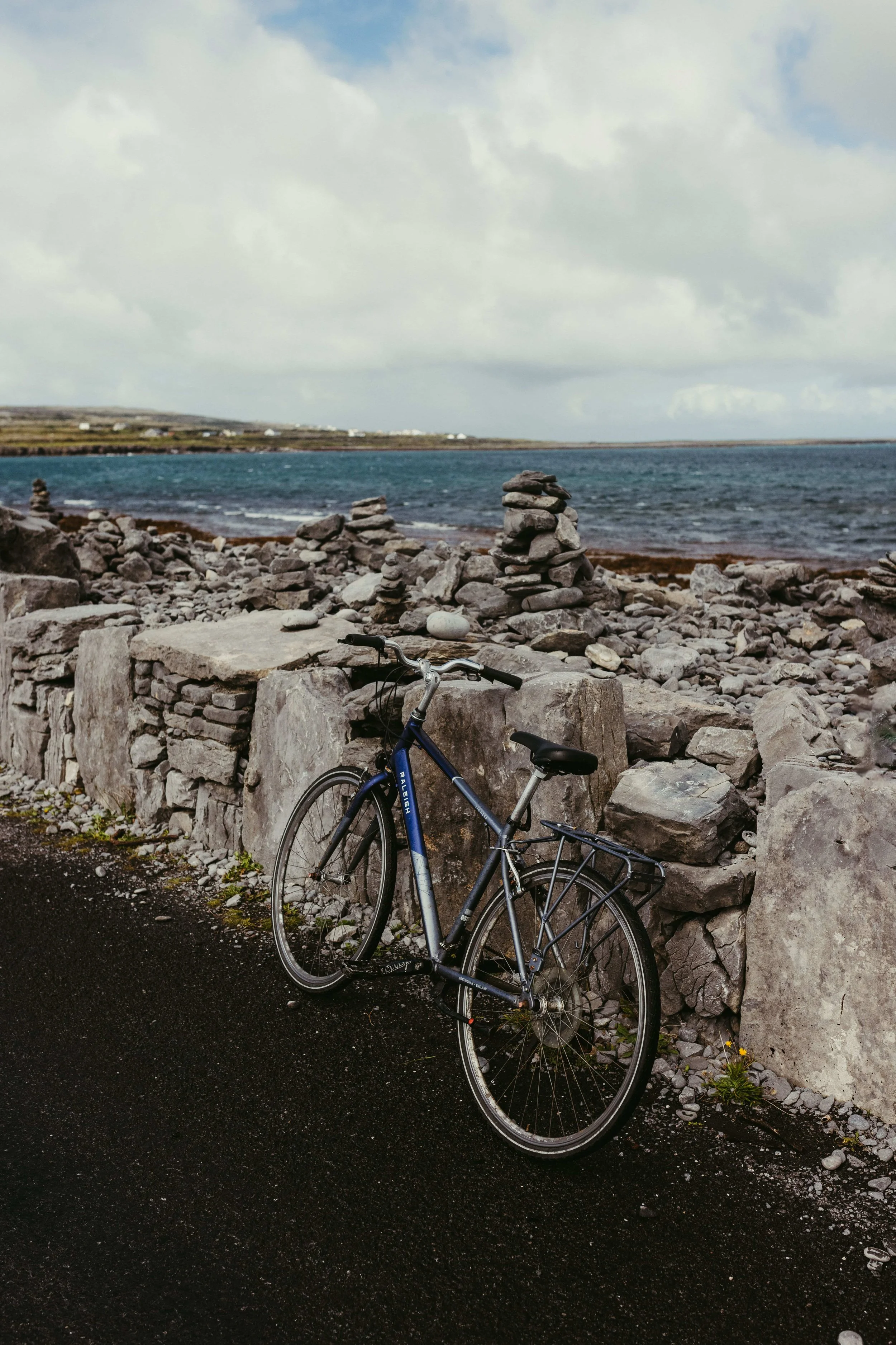 Inis Mór (Inishmore), known for its rugged Atlantic coastline, traditional dry-stone walls, and scenic island landscapes in County Galway, Ireland.