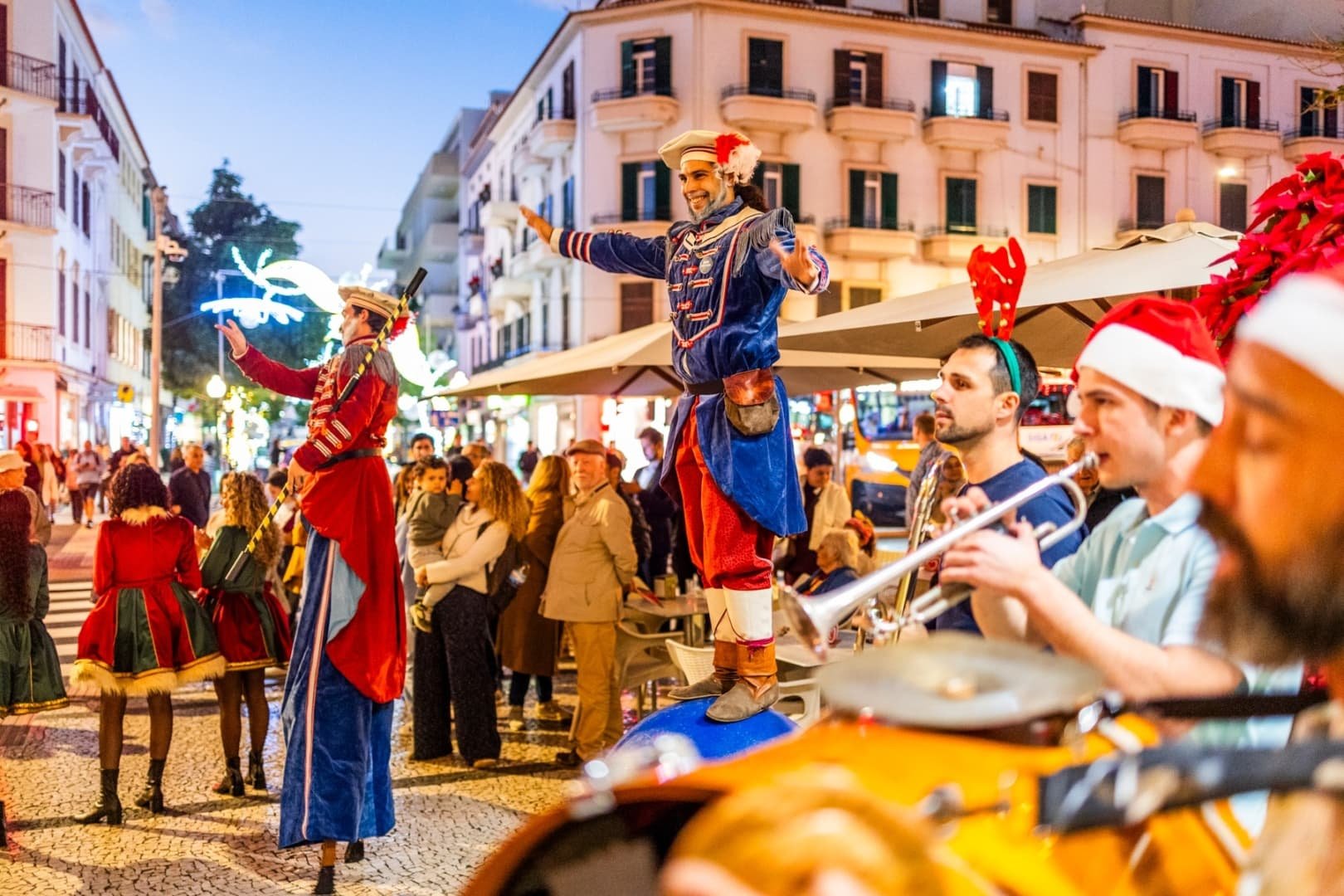 December in Madeira brings festive Christmas markets filled with local food, handmade crafts, lights, and live entertainment.