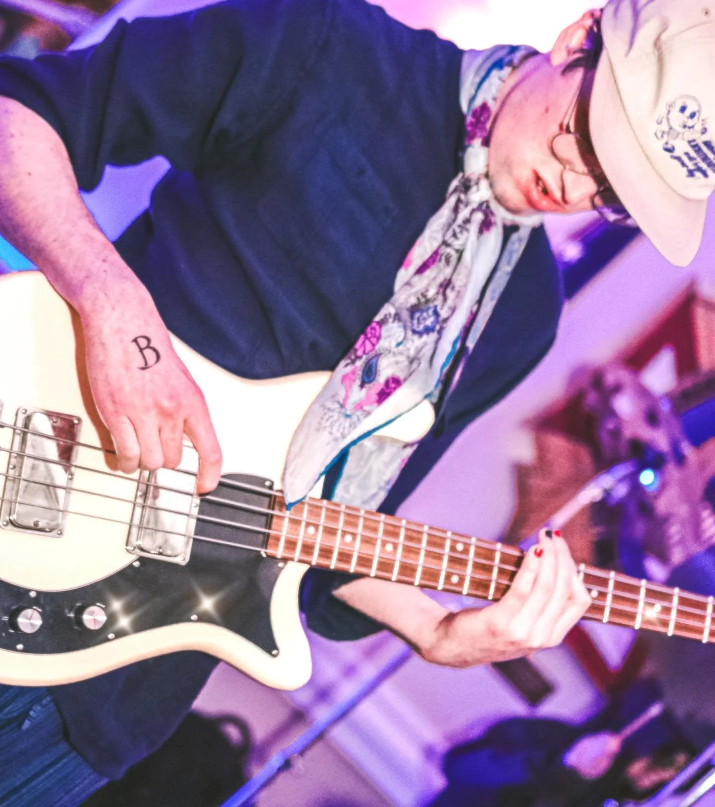 MASSAPEQUA, LI : U 🪨 

Stop the good times at Massapequa VFW? Impossible. 

Thanks @goldenhourbooking for having us and @ghettoyouthco @themaniacsinthemailbox @gursday for absolutely shredding the night 🥲🔥 

📸 // @krispyecka 
#longislandmusic #ro