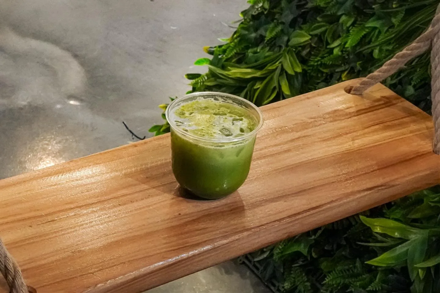 swing on by to grab a lemon-ginger matcha 😍
&bull;
Grab a matcha latte and swing for a little ✨
&bull;
&bull;
Make us your every day oasis 🫶🏾
8AM-3PM MON-SUN ✨