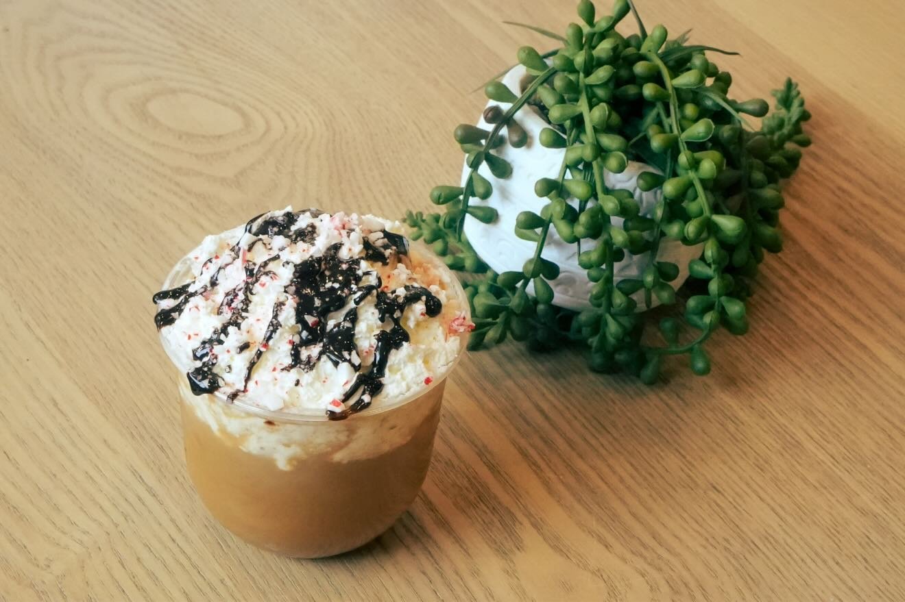 Come try out holiday special drinks !🥂✨
.
This is our white peppermint mocha 😍😍 it&rsquo;s like a mini winter wonderland in a cup 😍😊
&bull;
We have so many fun holiday drinks for you to try 🤭

#coffeedc #coffeeshopdc