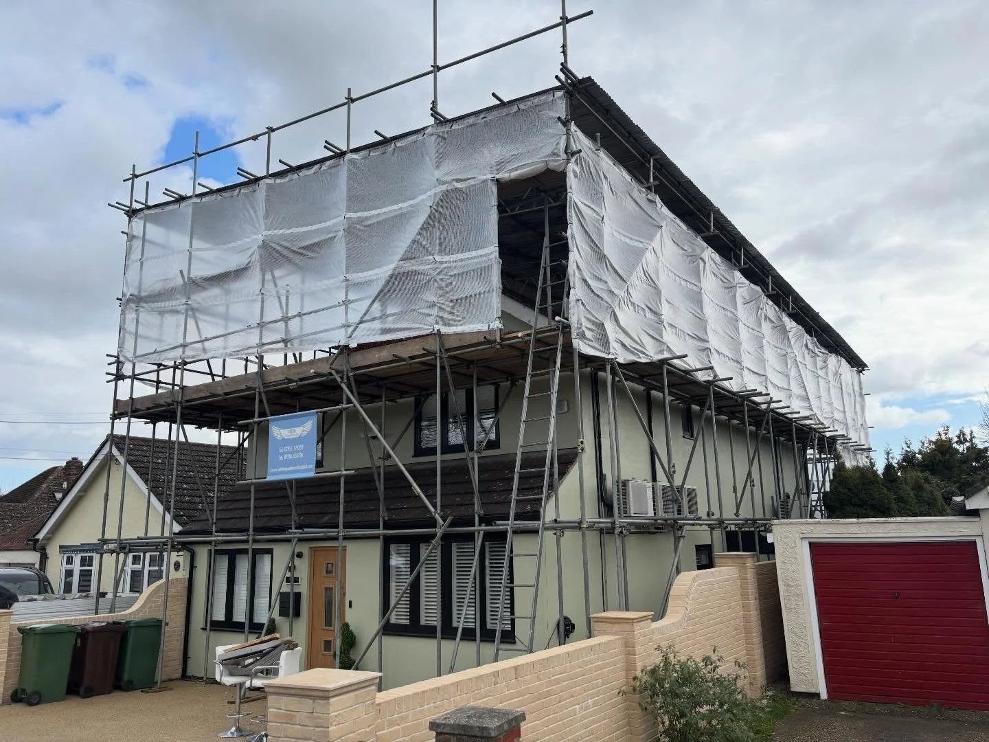 That&rsquo;s a wrap! Temporary roof completed over the weekend for a very valuable client 🩵 

Get in touch for all scaffolding needs, from access towers to temporary roofs we have you covered in all areas.

07951175359 - 07904436786
astonscaffolding