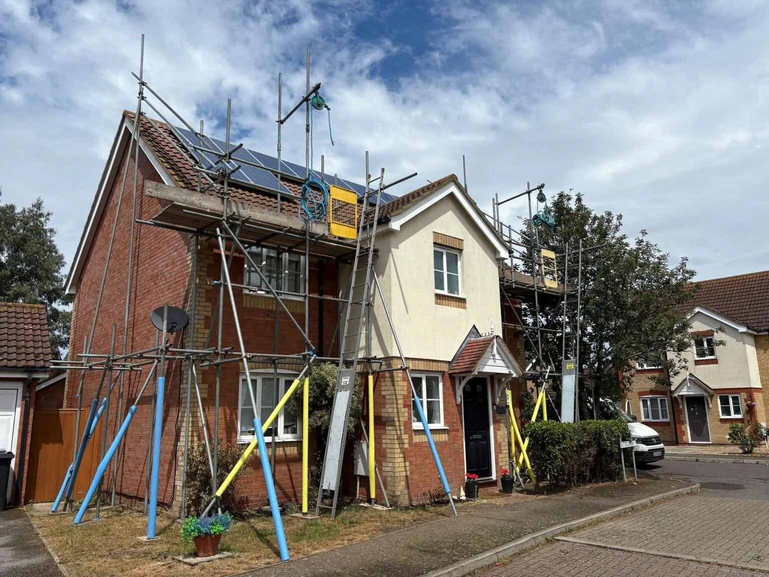 Take a look at a few of our recent projects completed by the Aston team 😎

We complete jobs on the daily for all scaffolding needs, whether you need access to your roof, your windows, an awkward positioned boiler flu or maybe just for inspections. W