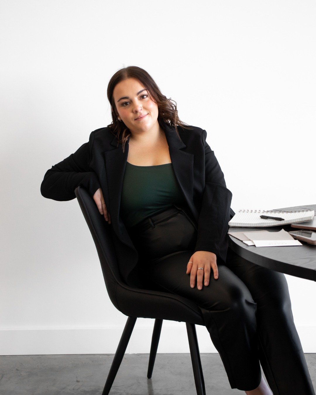 It&rsquo;s wild how this time of year brings both the busiest days and the most gratitude.
ㅤ
Owning a creative business isn&rsquo;t always easy, but moments that we have make it worth it; the laughter, the locals, the memories made here. 🩶
ㅤ
#thecol