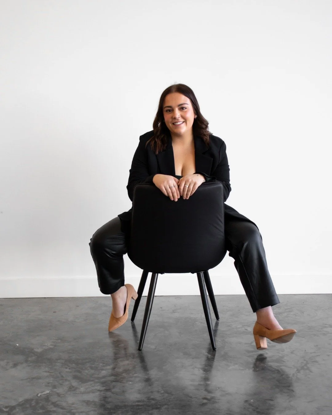 January is that weird month where we&rsquo;re all trying to be organized&hellip;
and also forgetting where we put absolutely everything. ✨😂
ㅤ
Here&rsquo;s to fresh starts and creative chaos &mdash; it&rsquo;s my specialty.
ㅤ
#thecollectiveevents #ev