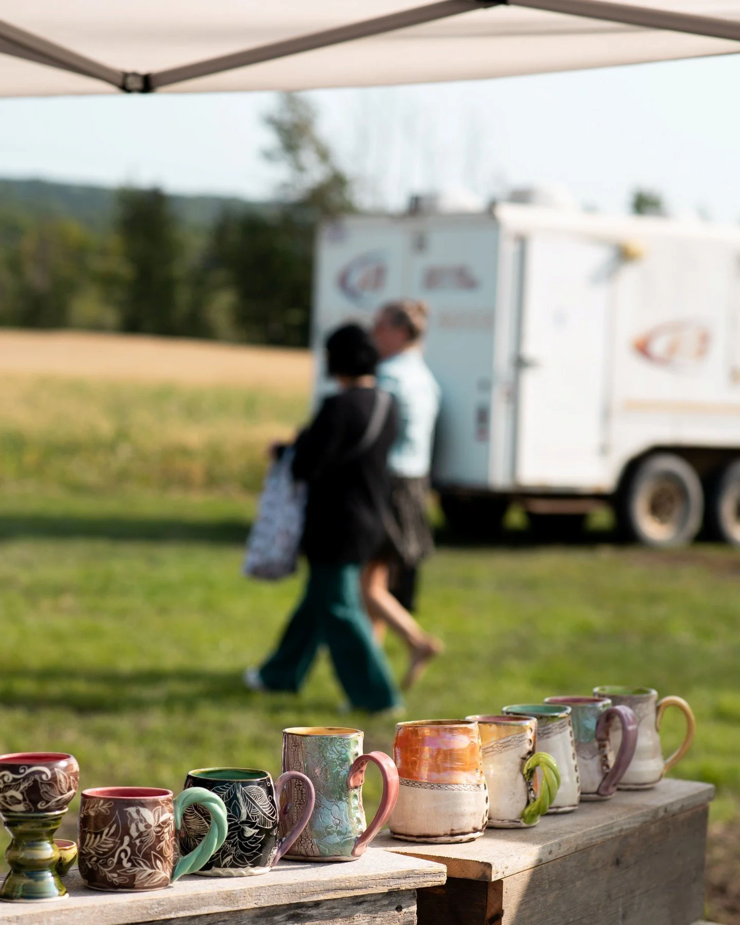 Summer is closer than it looks ☀️
ㅤ
Market
Vendors
Community
Warm days ahead
ㅤ
More details soon 🤍
ㅤ
Photo by @memoriesbymatana
ㅤ
#thecollectiveartisanmarket #summer #summermarket #shoplocal #marketday