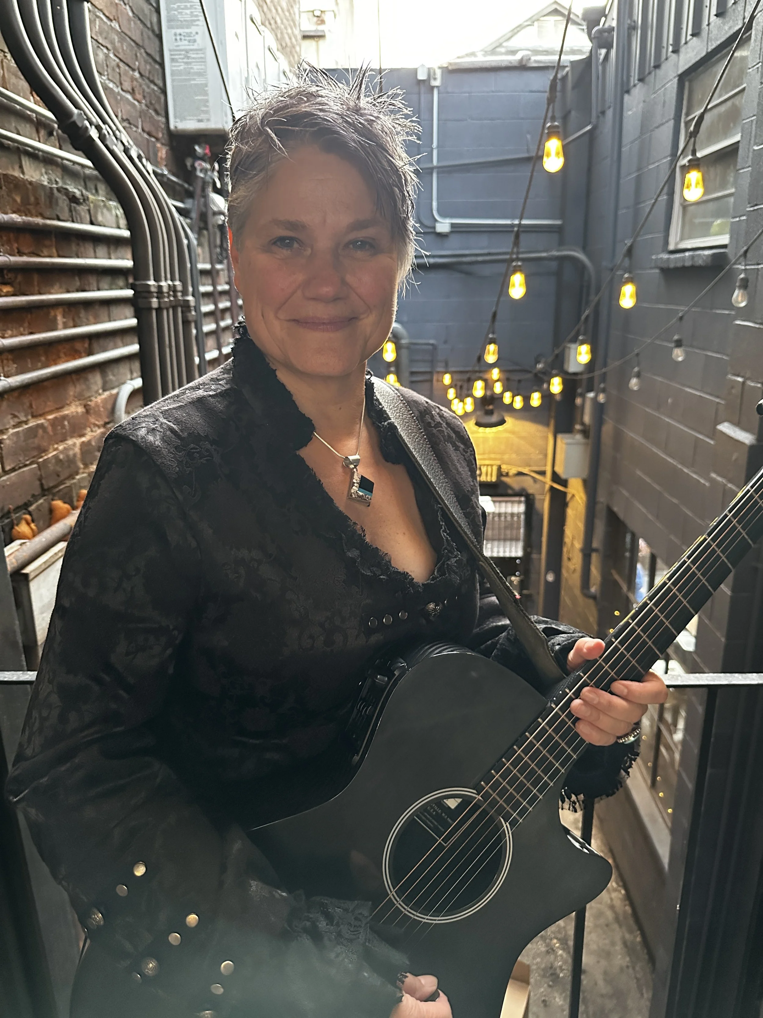 Niccole Solo @ The Riverside Hotel's Bar 365   