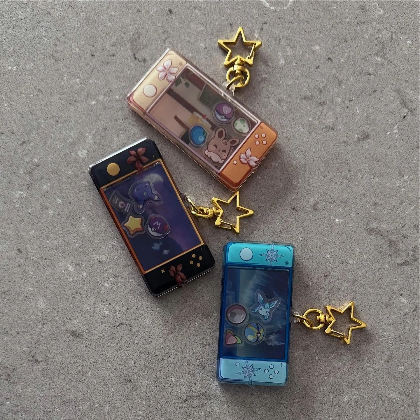 Alberta is a dystopian shit show at the moment so I’m really trying to focus on positive moments. Like taking my kid to @shopmakers_southgate on a weekday so she could get these sweet #eeveelution shaker keychains by @sukitastudio ❤️
BTW we ❤️