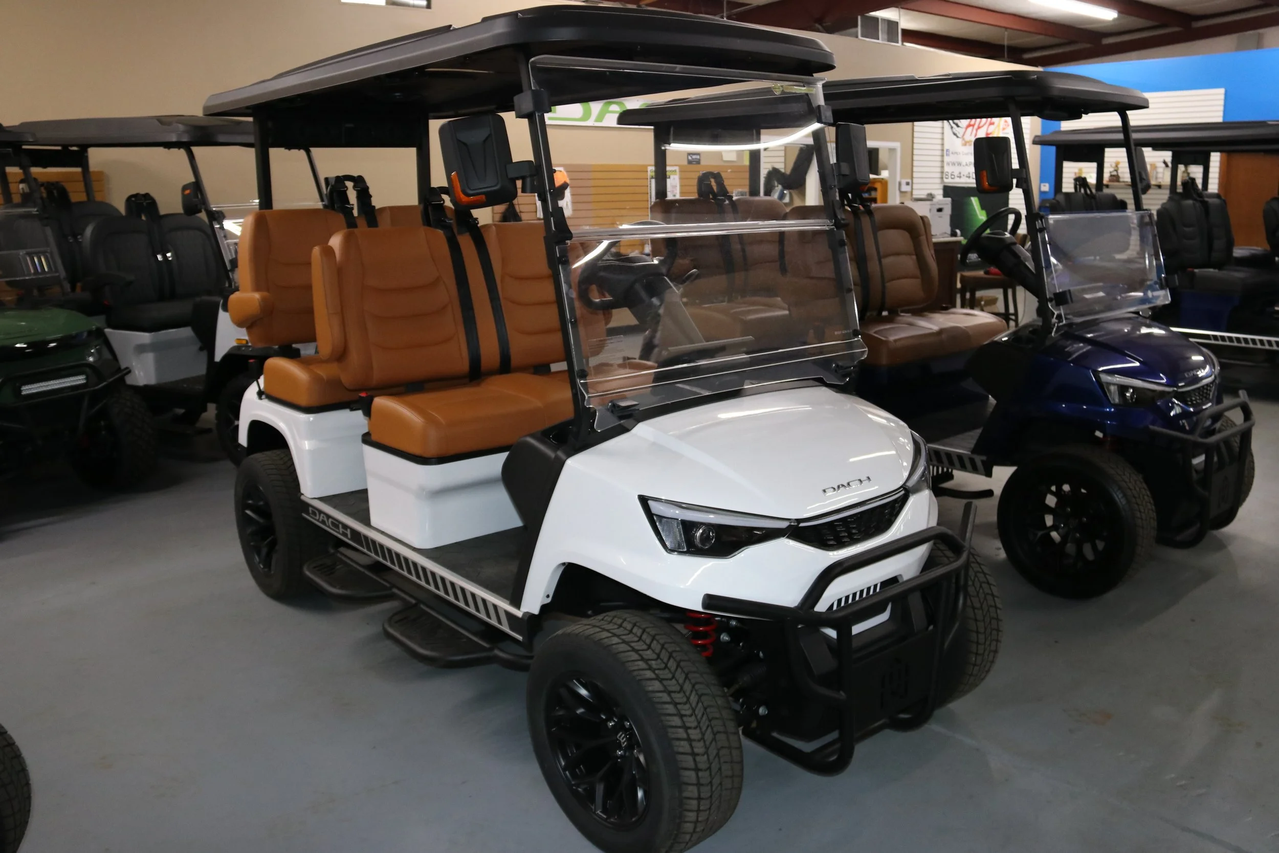 DACH-Apollo-Gen-I-White-with-Light-Brown-Seats