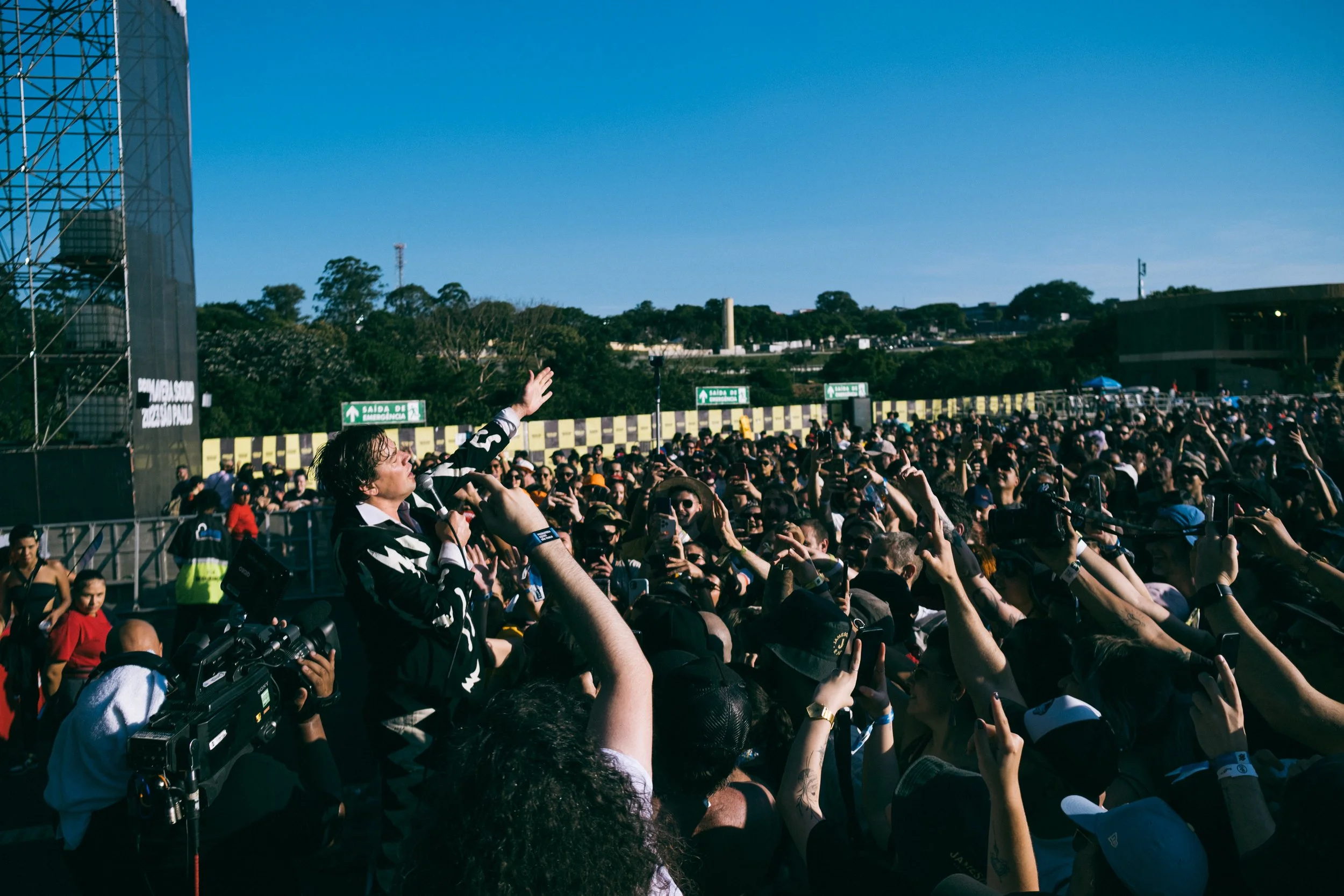 The-Hives-Maya-Melchers-34.jpg