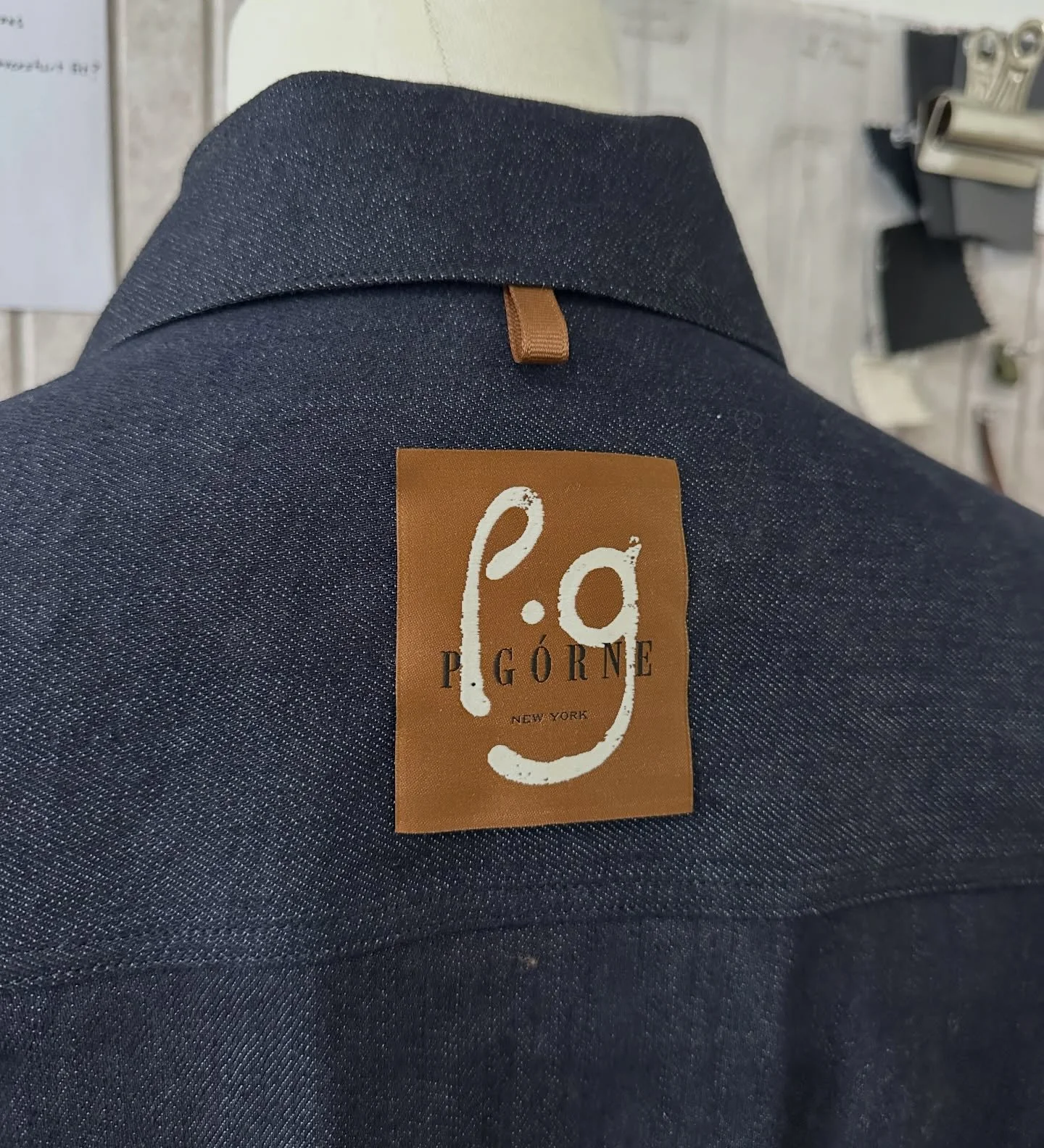 ~ P.G&Oacute;RNE ~ 1 of 1

Shirt jacket with terracotta details, made from 12.5 ounce indigo fabric sourced from Japan and crafted in New York.

Label design by @inpracticestudio 🏷