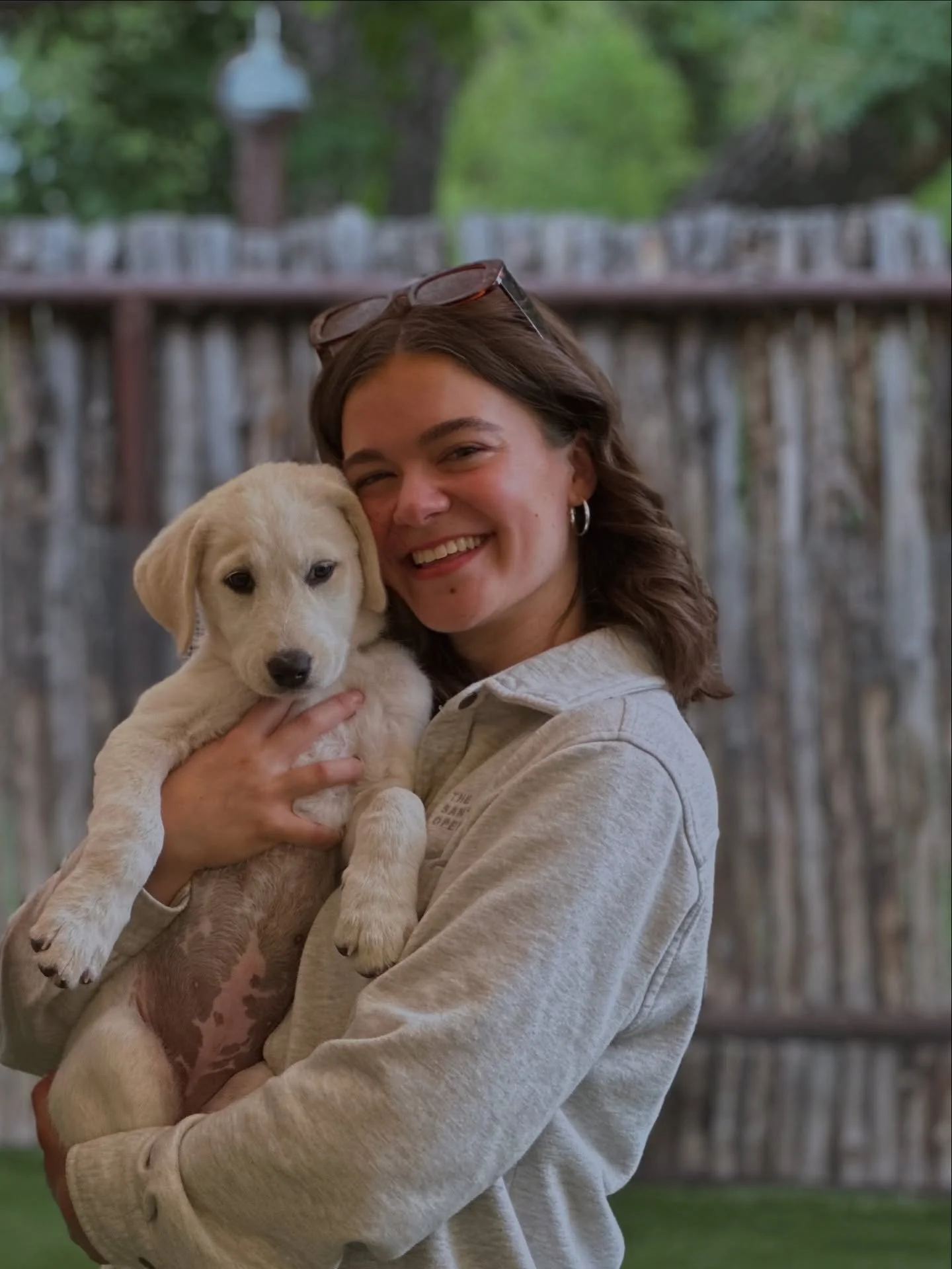 Thank you @espanolahumane for having @solisef and I to meet the ADORABLE La boh&egrave;me puppies today. Of COURSE I had to get pictures with the Musetta and Marcello. Can you tell which is which? lol ❤️🐾