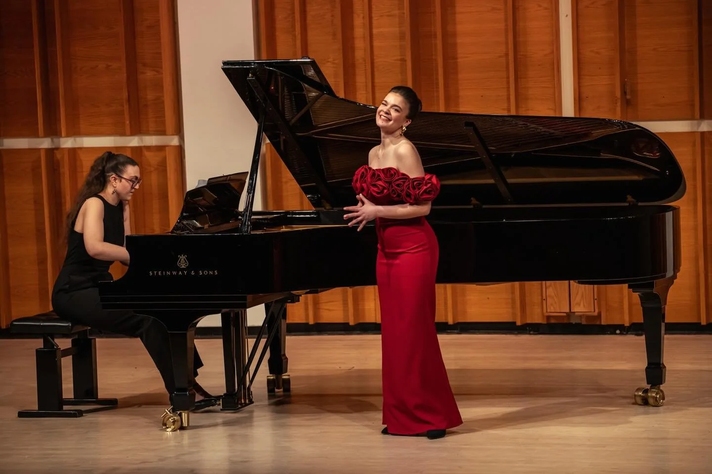 How it feels when the spring weather hits vs. The day after when you have to wear your winter coat again&hellip;

Snapshots from @metoperalyadp recital last week with dream collaborator Mariam Bombrun. 🌹

📸: @natalieannepowers