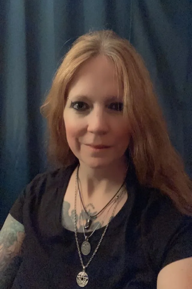 Chrystilynn Callan | Empathic Intuitive | Tarot-Oracle Readings | Intuitive Spirit Sketch Artist | IET® Practitioner | Pendragon Reiki Practitioner 