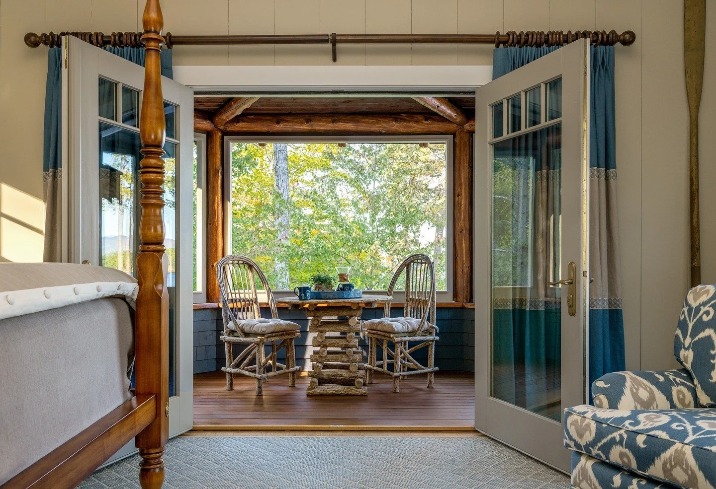New Hampshire lake house perfection! 🌊 This Lake Winnipesaukee guest suite features everything your visitors dream of: a custom four-poster bed, screened porch with water views, and interiors inspired by Winnipesaukee's natural beauty. The blue and 