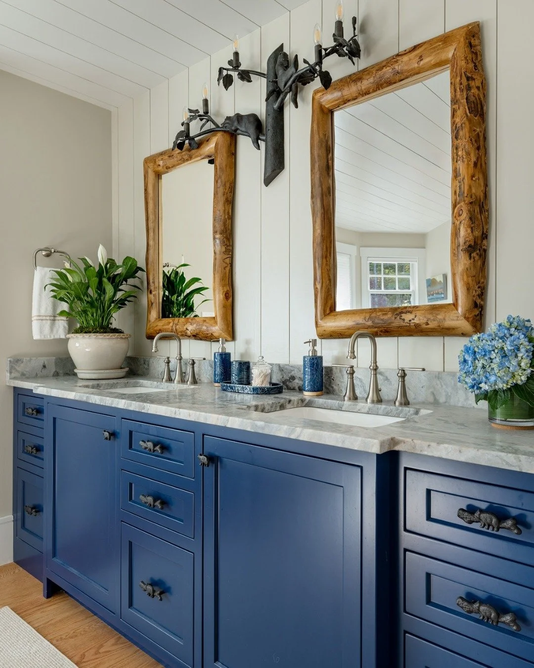 When lakehouse living meets design magic! ✨

This stunning bathroom transformation proves that lakehouse style doesn't mean sacrificing sophistication. We fell head-over-heels for this dreamy combination of rich navy cabinetry, gorgeous countertops, 
