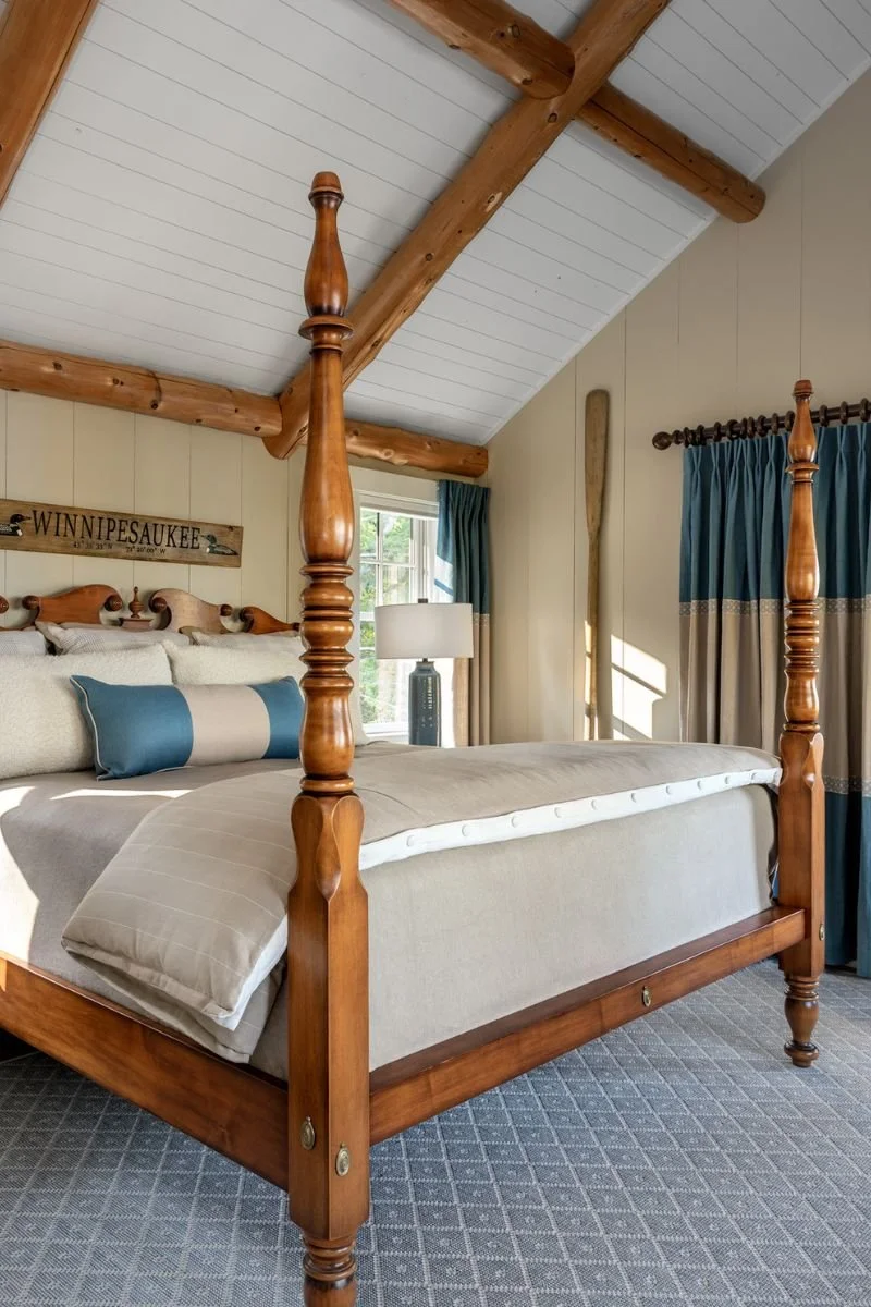 Close up of lodge 4 poster bed in dormer bedroom