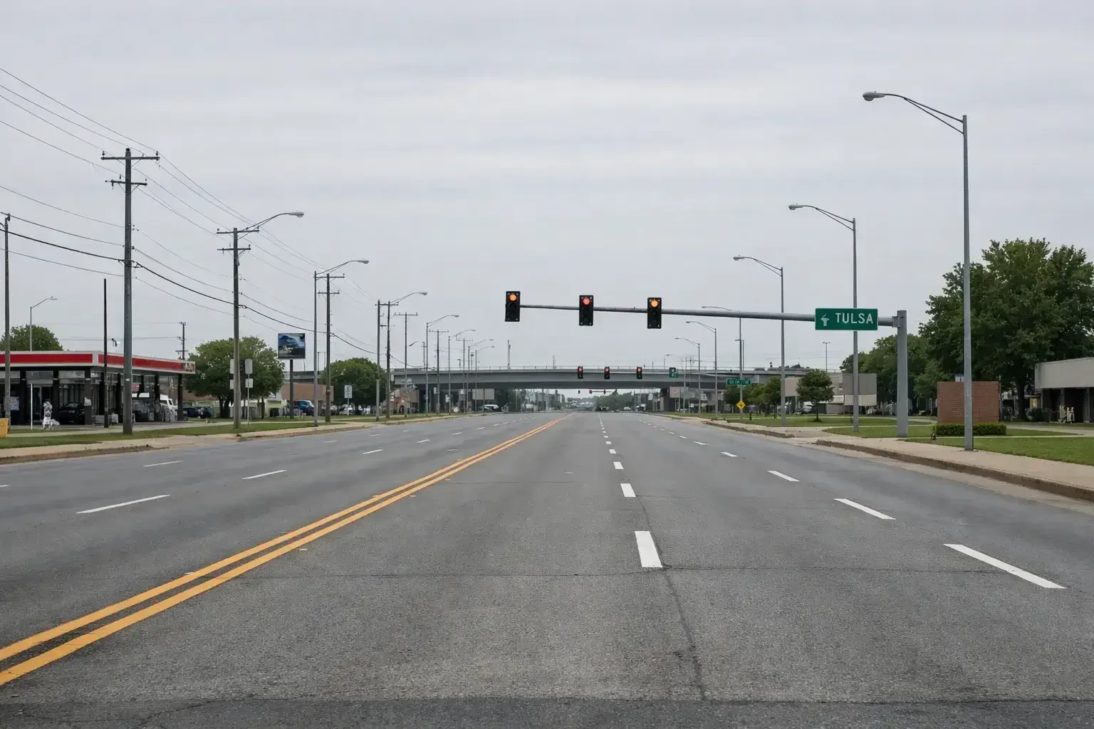 Empty Tulsa roadway at a signal‑controlled intersection illustrating the real‑world environment where hit‑and‑run auto insurance claims can occur.