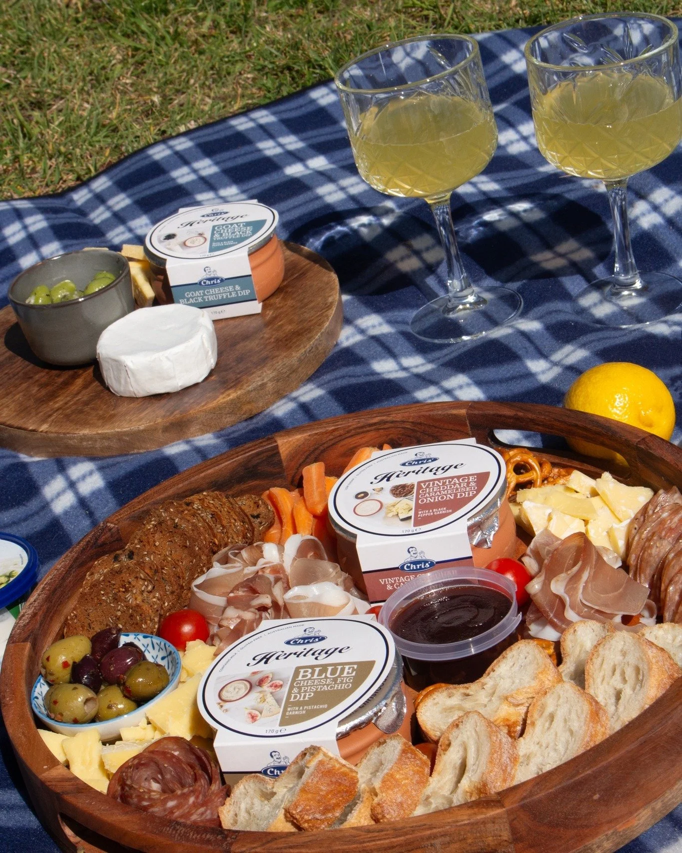 Bright days, fresh flavours, and Chris&rsquo; Dips &ndash; the ultimate trio for a perfect spring picnic. 🧺🥖☀️💙

 #ChrisDips #dip #charcuterie #chrisnevermisses #heritagedips #spring #springpicnic #picnic