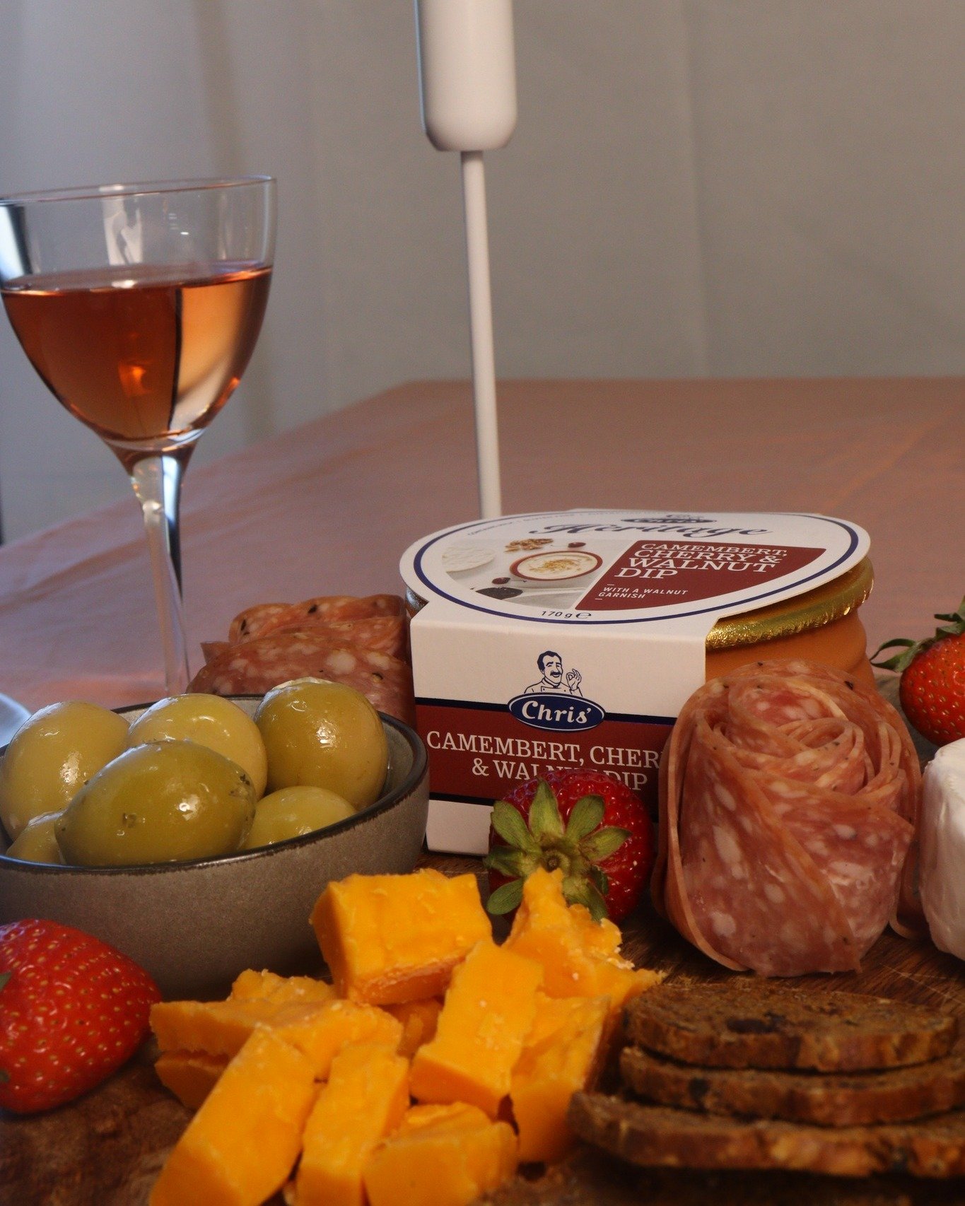 Celebrate with those you love with Chris' this Valentines day. Nothing says "I Love You" more than a Chris' platter. ❤️
 #valentinesday #love #celebrate #chrisnevermisses #chrisdips