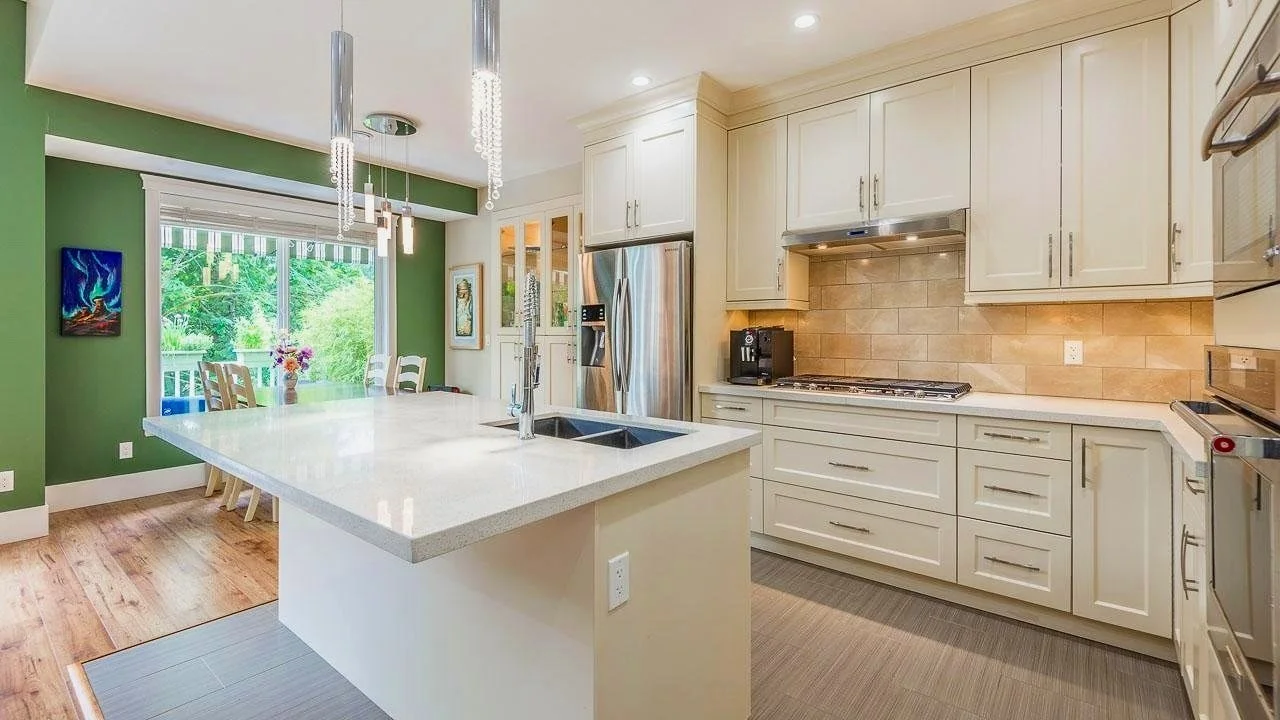 2753 Horth Kitchen.jpg