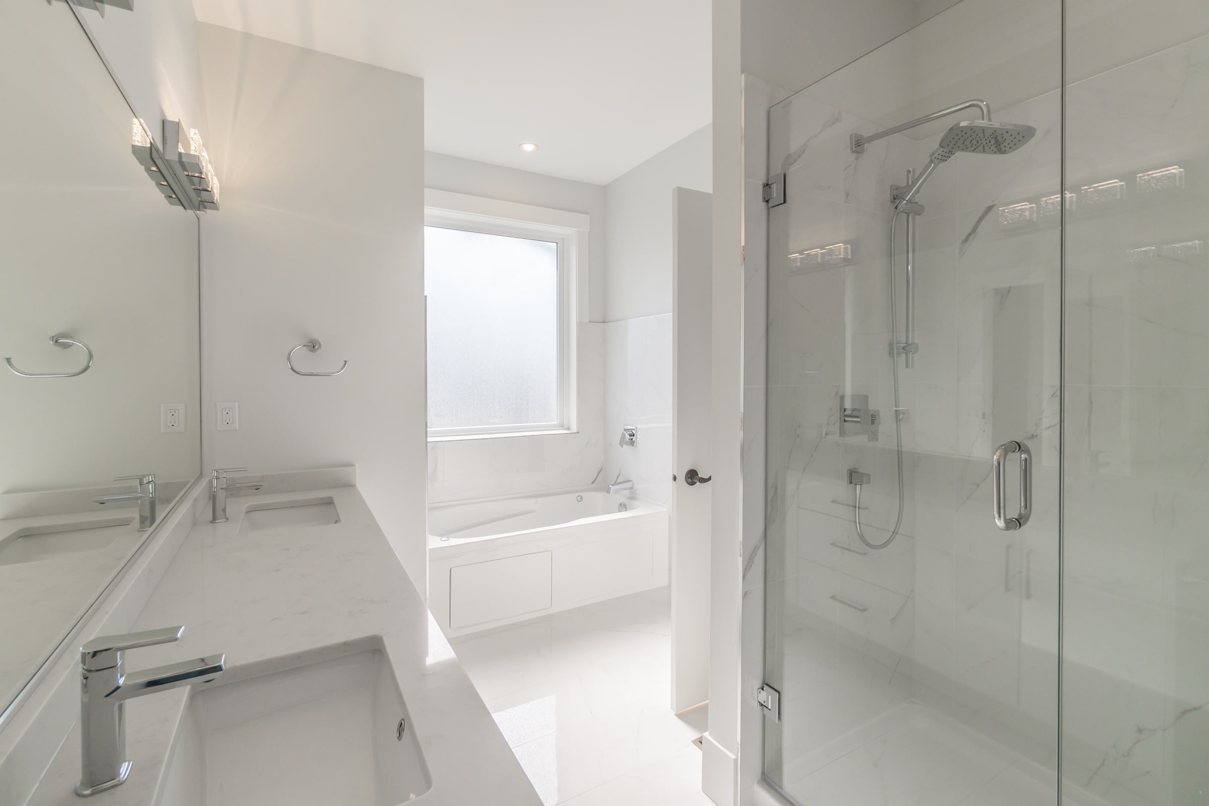 Golden Oaks Crescent 112-16-min.jpg