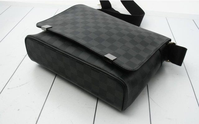 Louis Vuitton | District PM