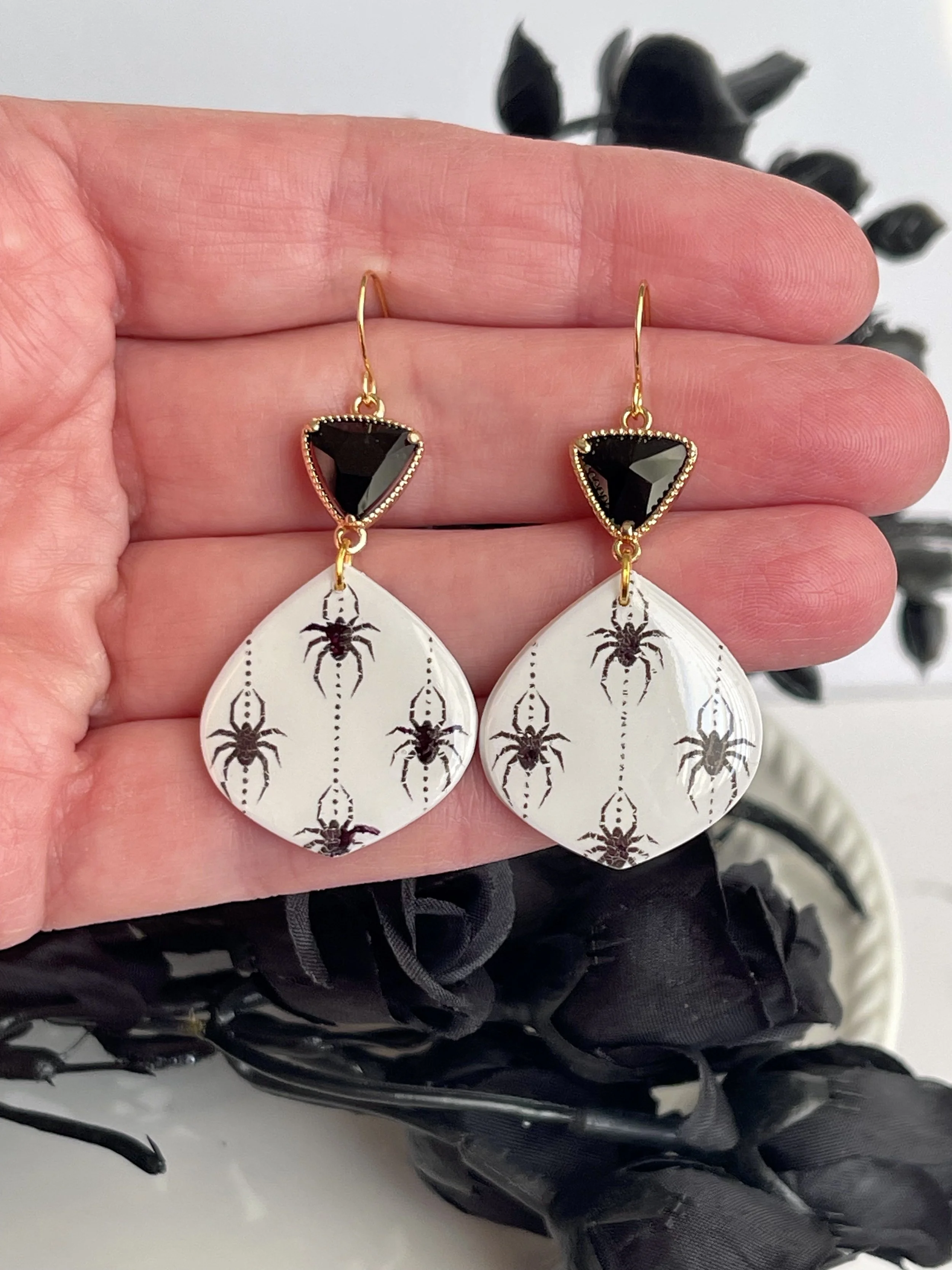 Spooky Chic Spiders