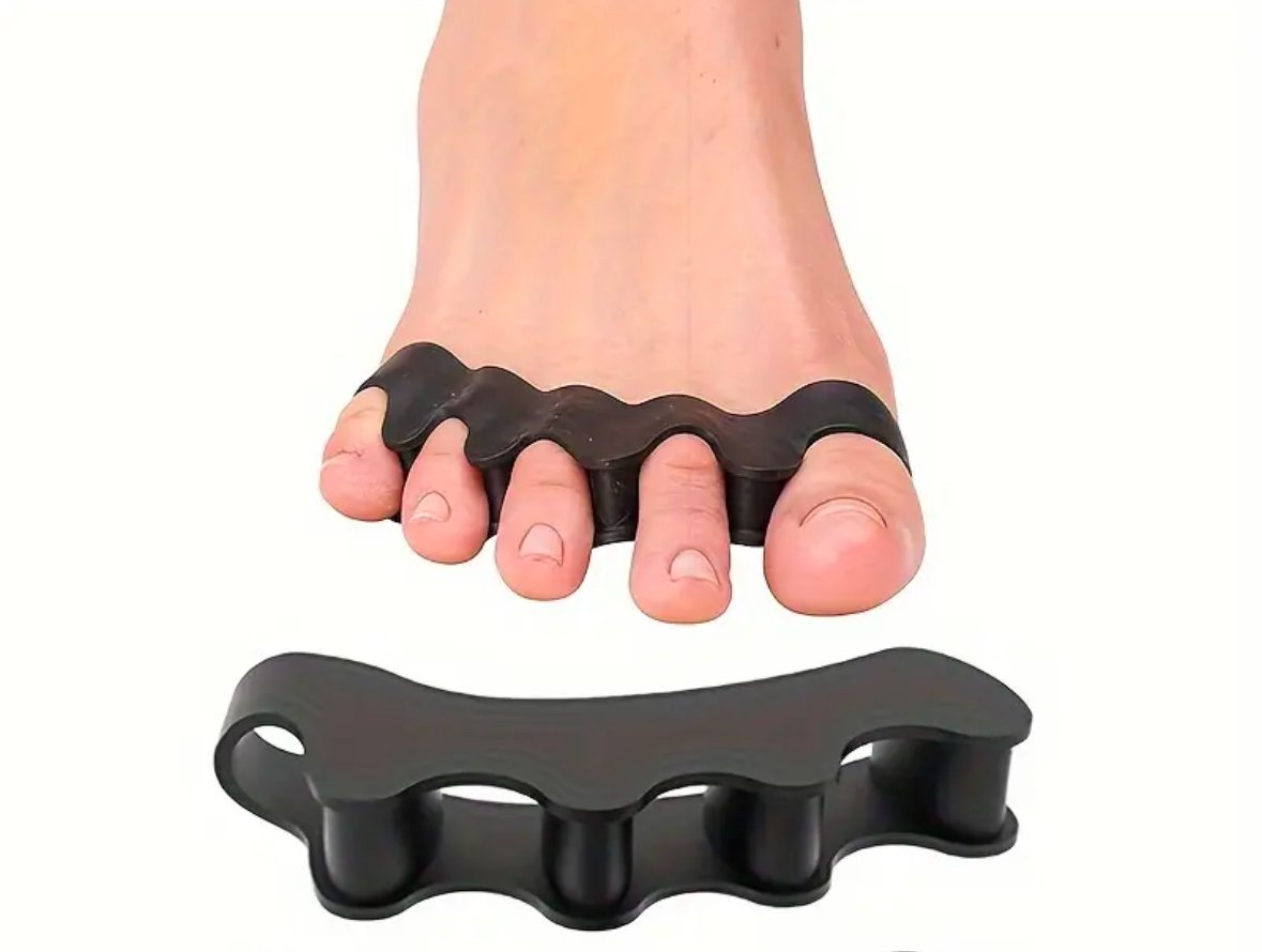 black toe spreader on foot .jpg