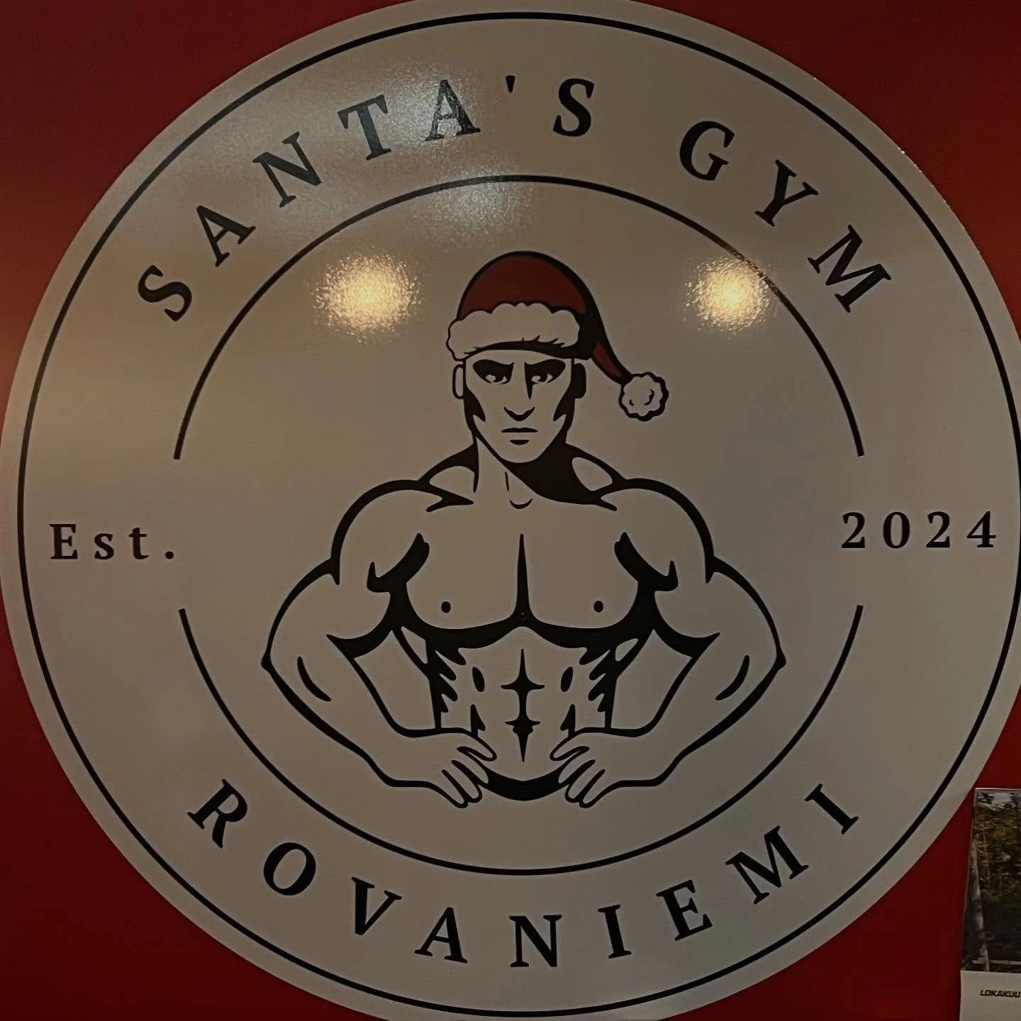 Hei, HOXattiin ett&auml; salilla tuli eka vuosi t&auml;yteen.
La 15.11. klo 11-14 pullakahvit. 
Tervetuloa!
K&auml;vij&ouml;iden kesken arvomme vuosikortin.