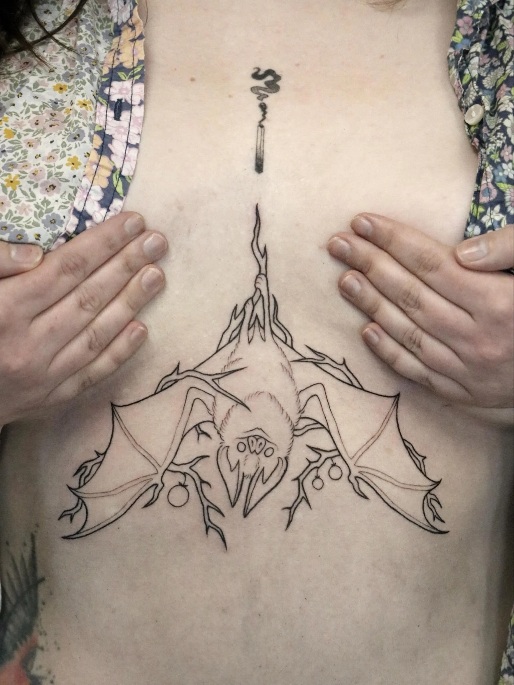 Work in progress bat for @lambbloos 🦇🖤 can&rsquo;t wait to finish this one!
Match on chest done by @bat.zaps ✨
-
-
#tattoo&nbsp;#tattoos&nbsp;#tattooed #ink&nbsp;#inked #blackwork&nbsp;#blxckink&nbsp;#artist&nbsp;#tattooist&nbsp;#tattooartist #tatt