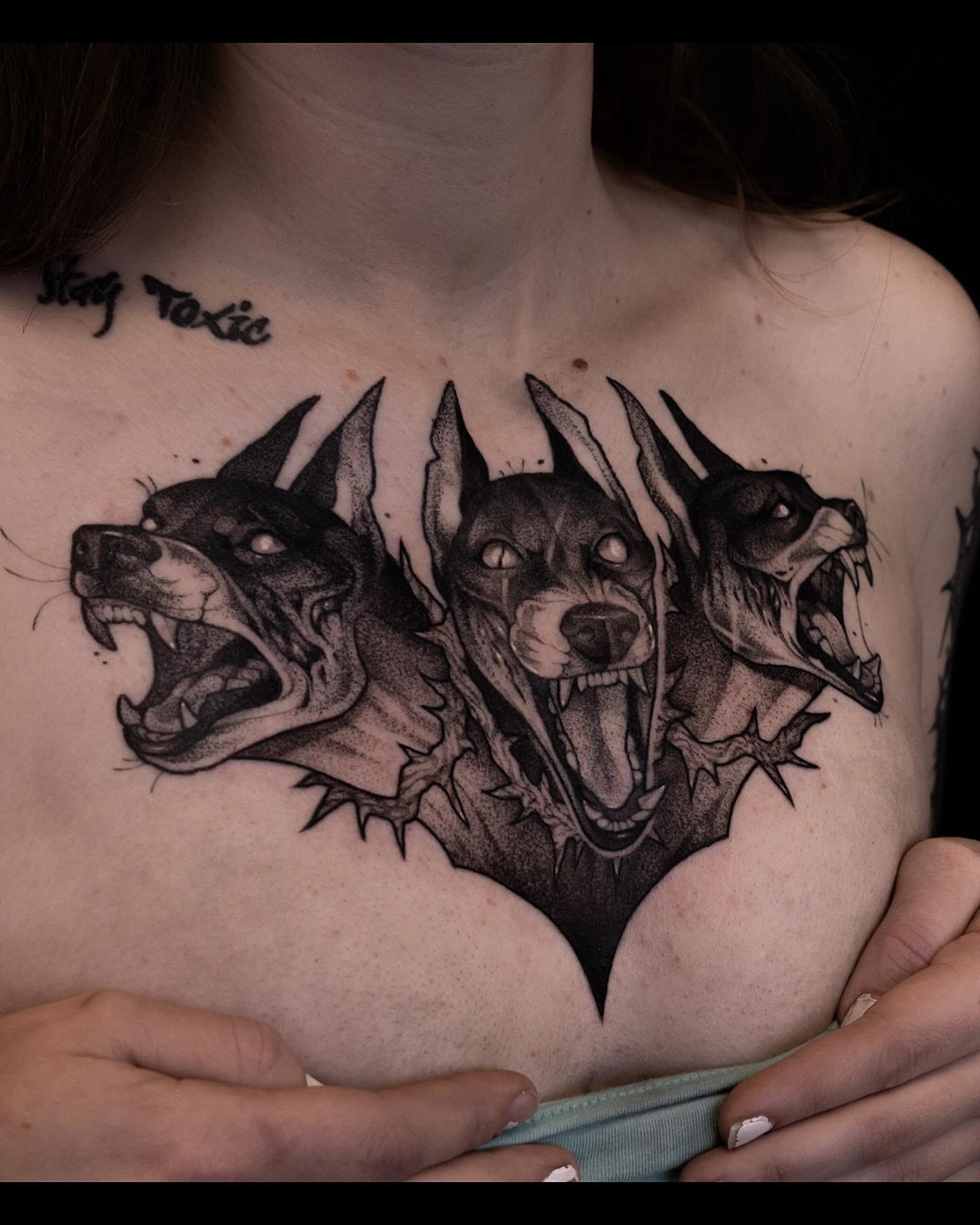 ✦ 𝐶𝑒𝑟𝑏𝑒𝑟𝑢𝑠 ✦

So happy to be working on some bigger tattoo projects. I had so much fun with this chest piece for Jess 🖤
If you are interested in booking, please click the link in my bio to fill out a booking form with your idea!

#darktattoo