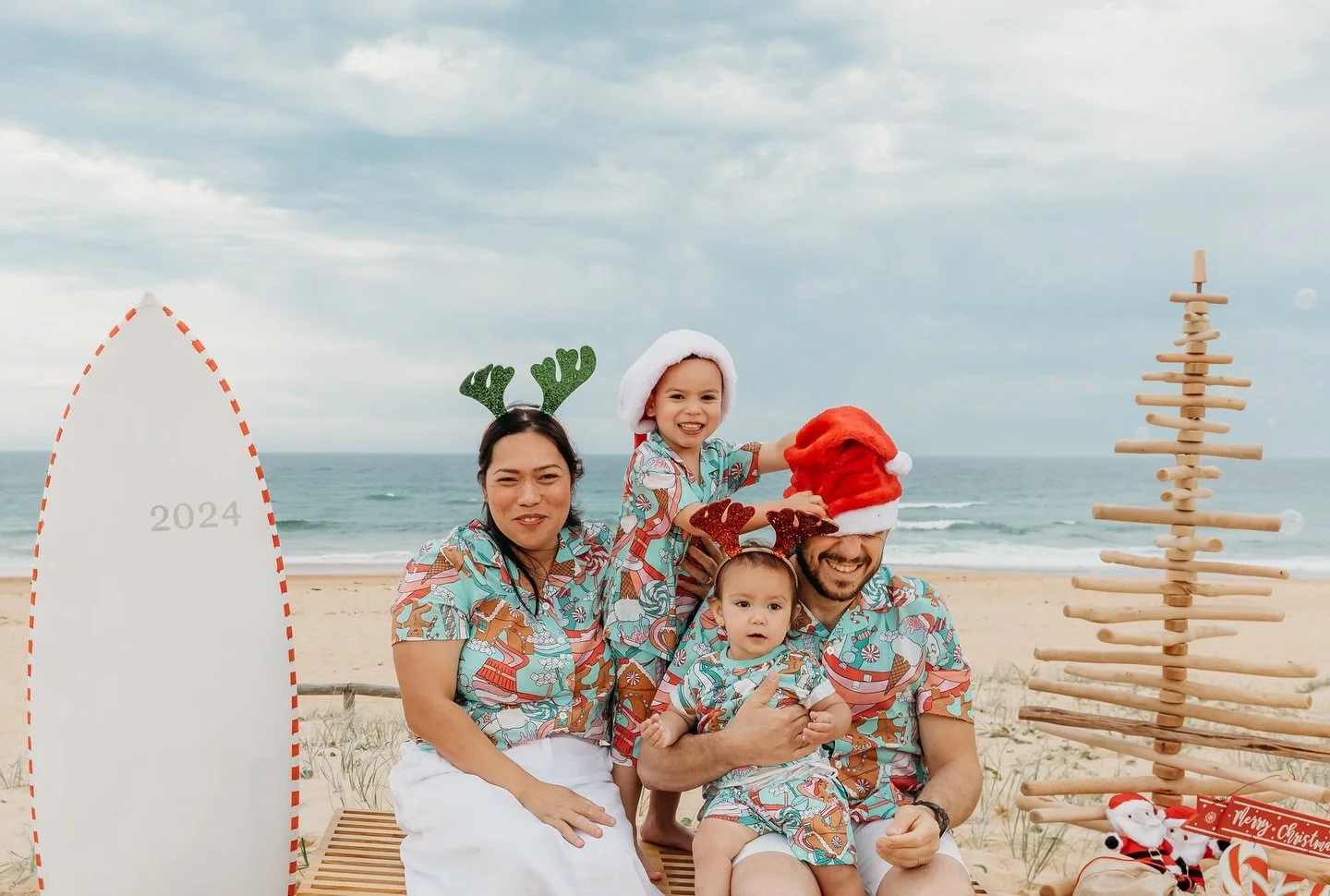 What better Christmas tradition for you and your family than Christmas photos that capture the essence of you and cheekiness of your little ones!🐒

Have you booked yours yet?

#centralcoastchristmas
#centralcoastsanta
#centralcoastsantaonthebeach
#s
