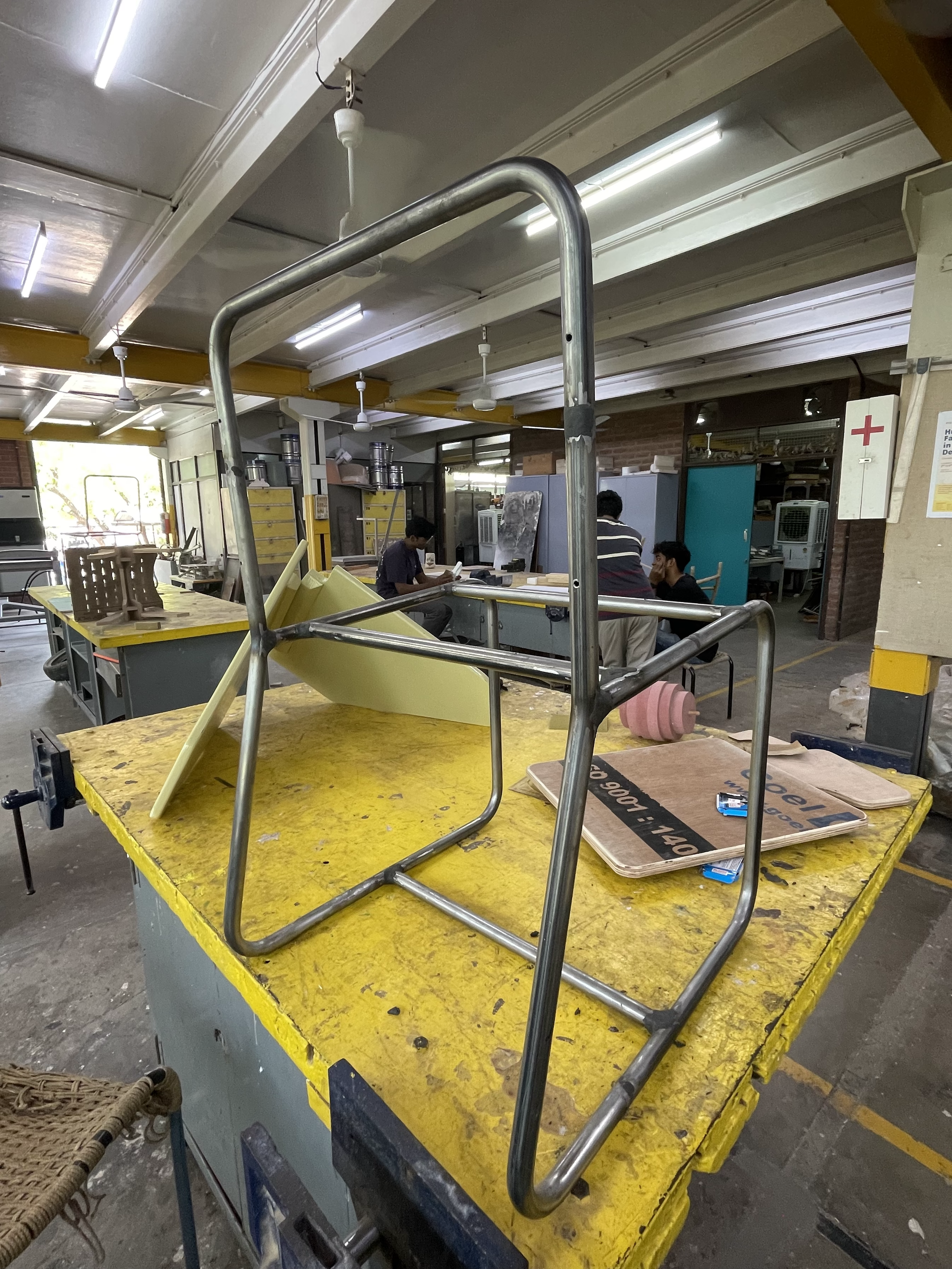 1:1 Metal frame