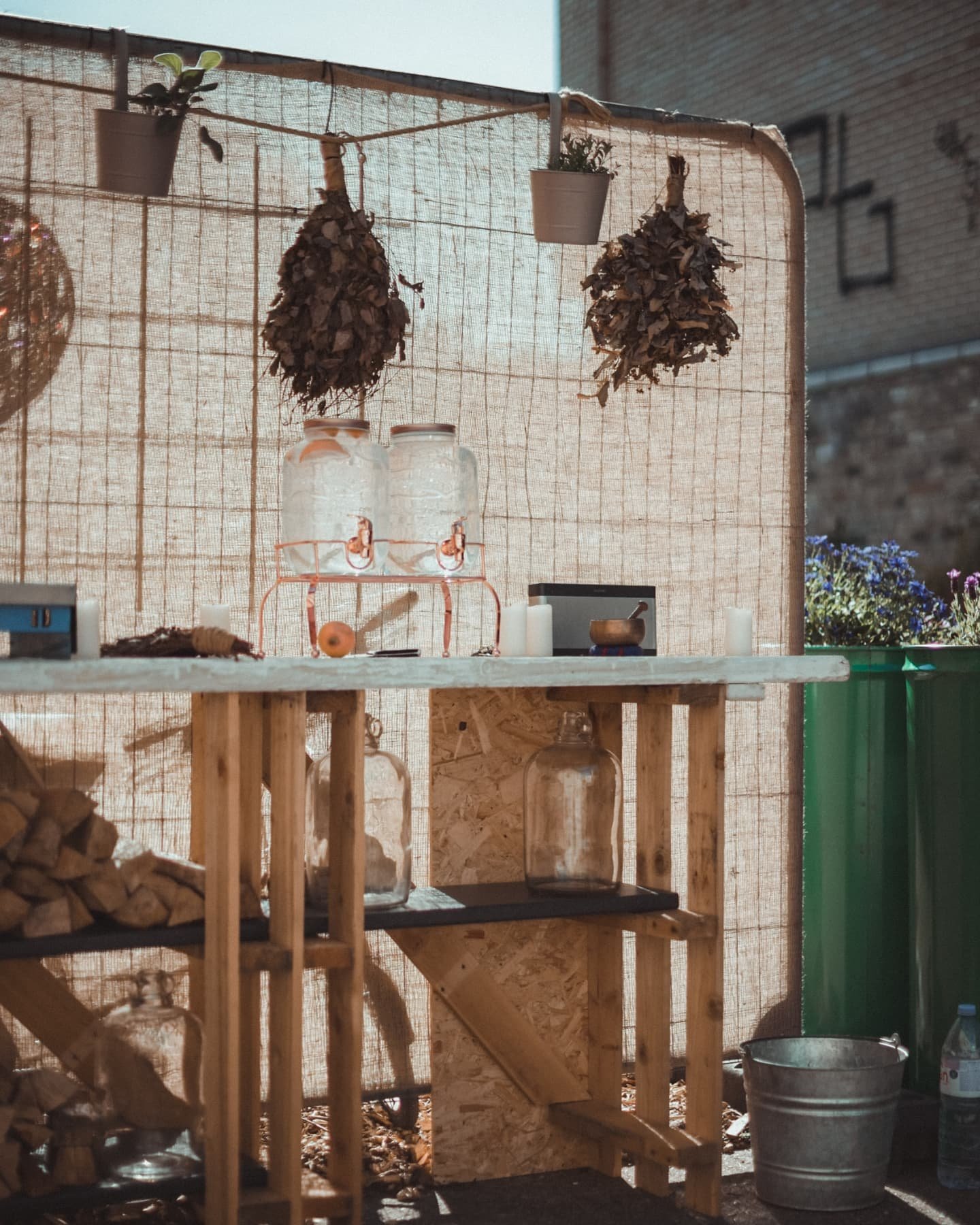 We are so excited to announce the opening of our new sauna space at the Skate Warehouse in Cambridge! CB1 3EP 🔥🧊 

An urban oasis in the heart of Cambridge city centre complete with wood-fired sauna, multiple cold plunges and shower, firepit, herb 