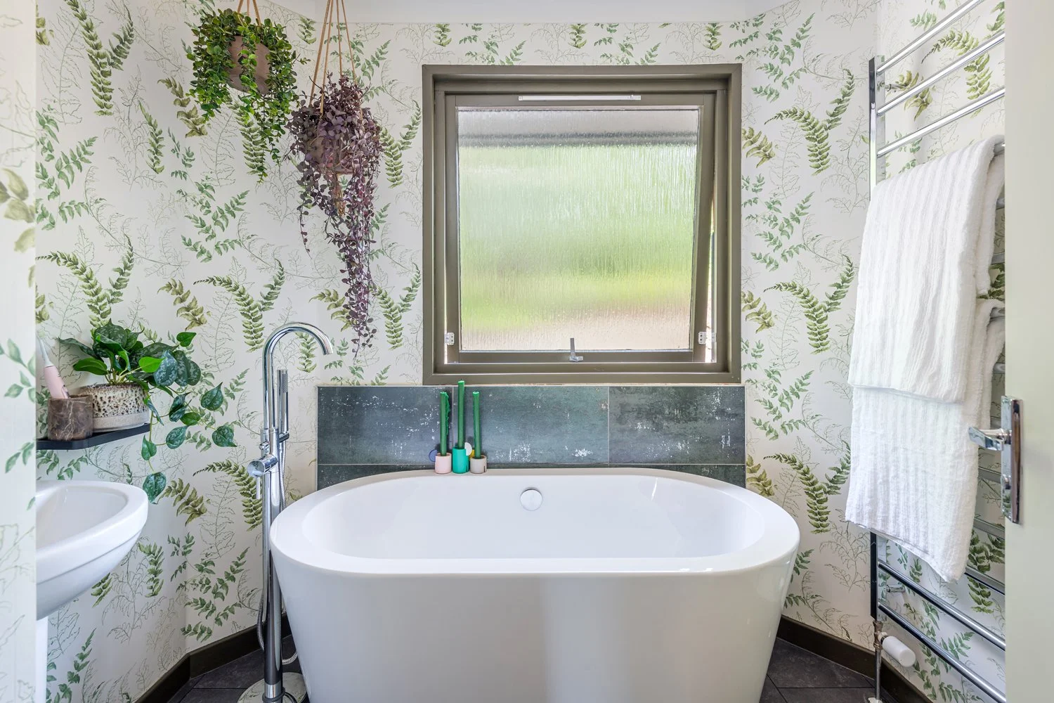 20240520 Darach - Strath Tummel - interior - bathroom 001 - low res.jpg